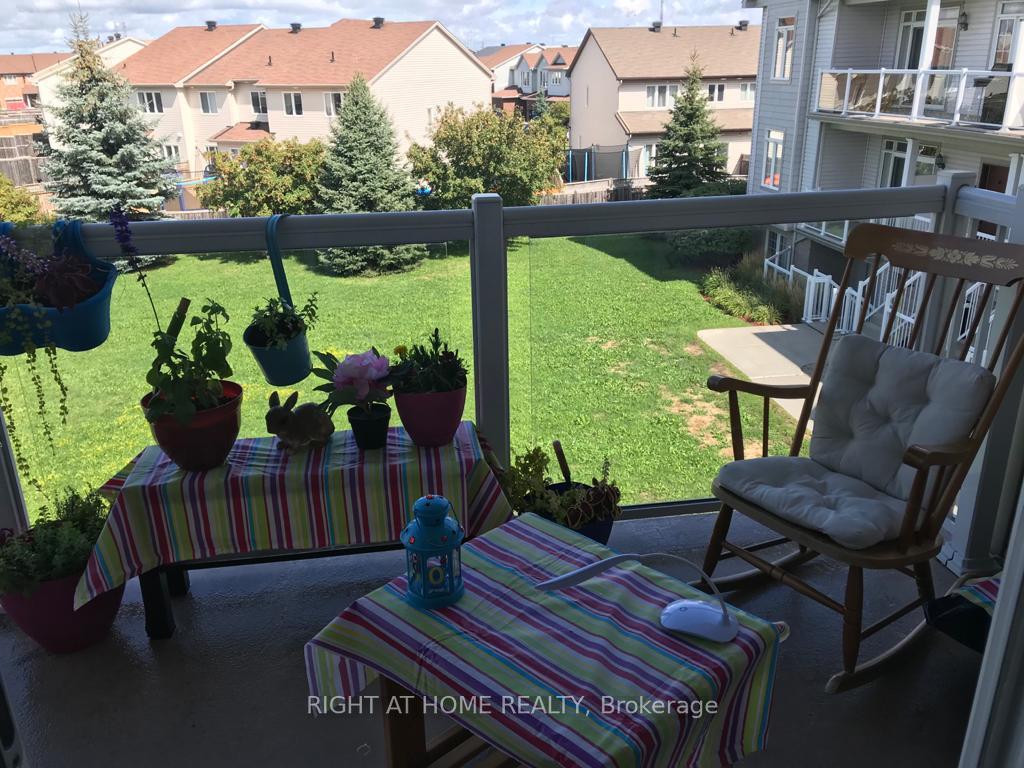 Photo 2 of Unit I, 107 Artesa Private, Ottawa, Kanata - Emerald Meadows/Trailwest — HOMEH