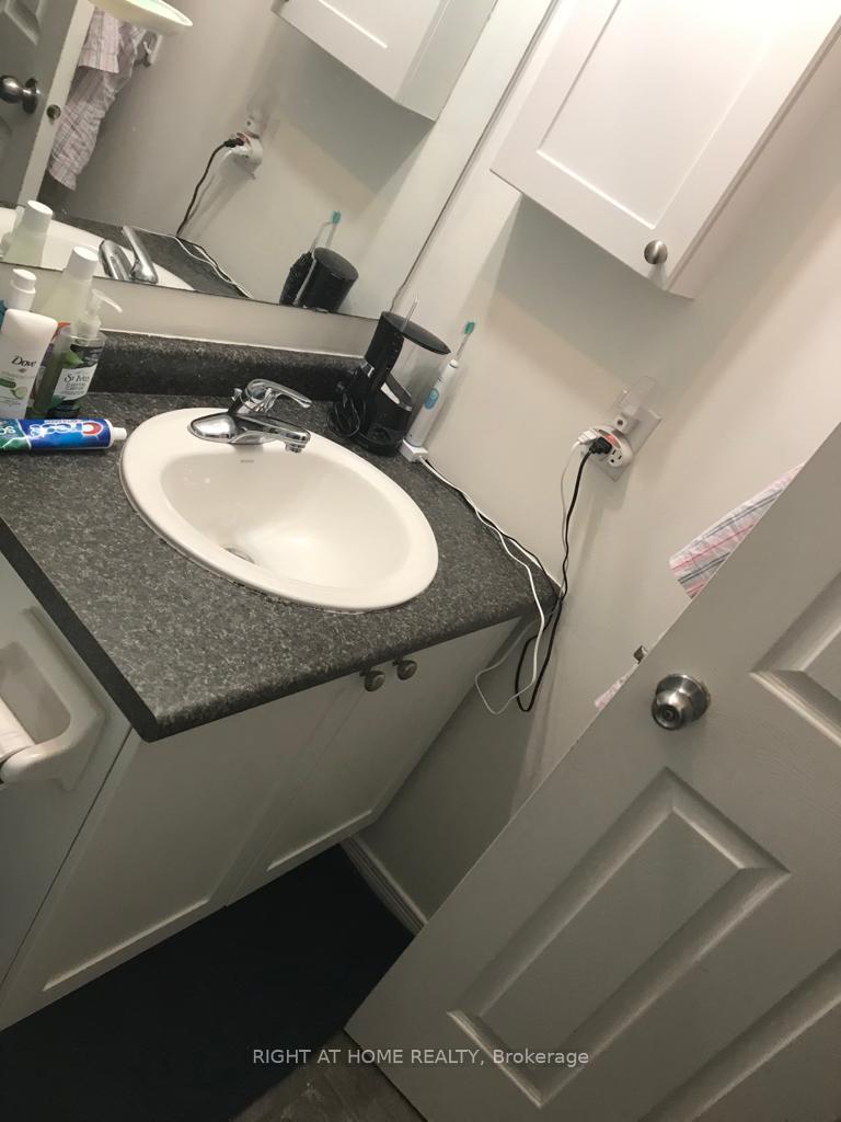 Photo 18 of Unit I, 107 Artesa Private, Ottawa, Kanata - Emerald Meadows/Trailwest — HOMEH