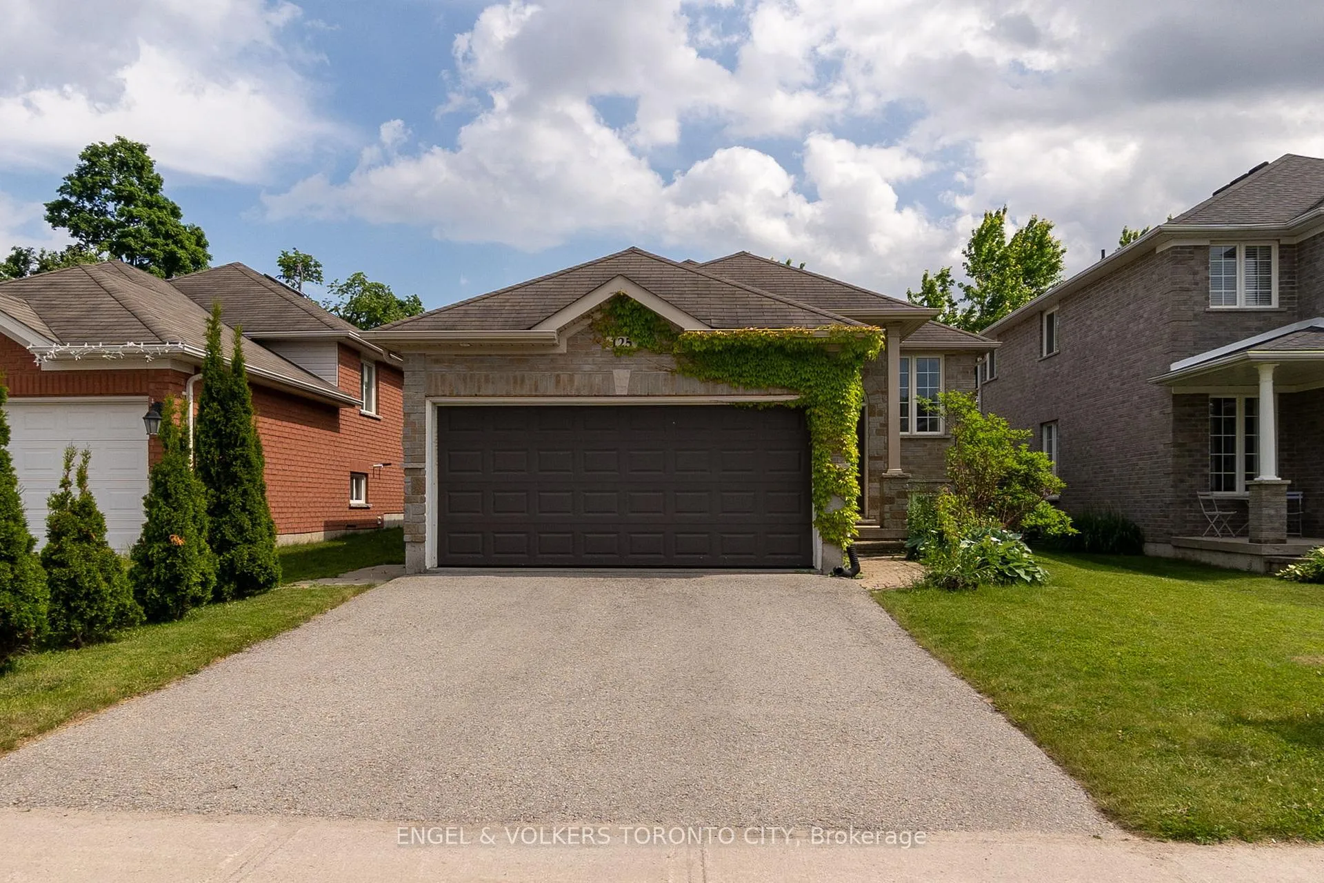 Front of Unit Upper, 125 Sovereign's Gate