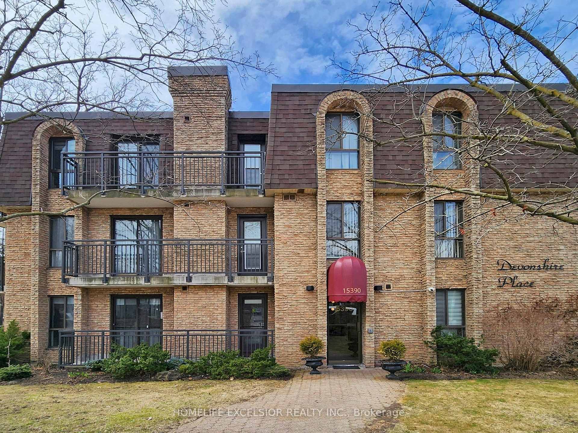 Front of Unit 203, 15390 Yonge Street