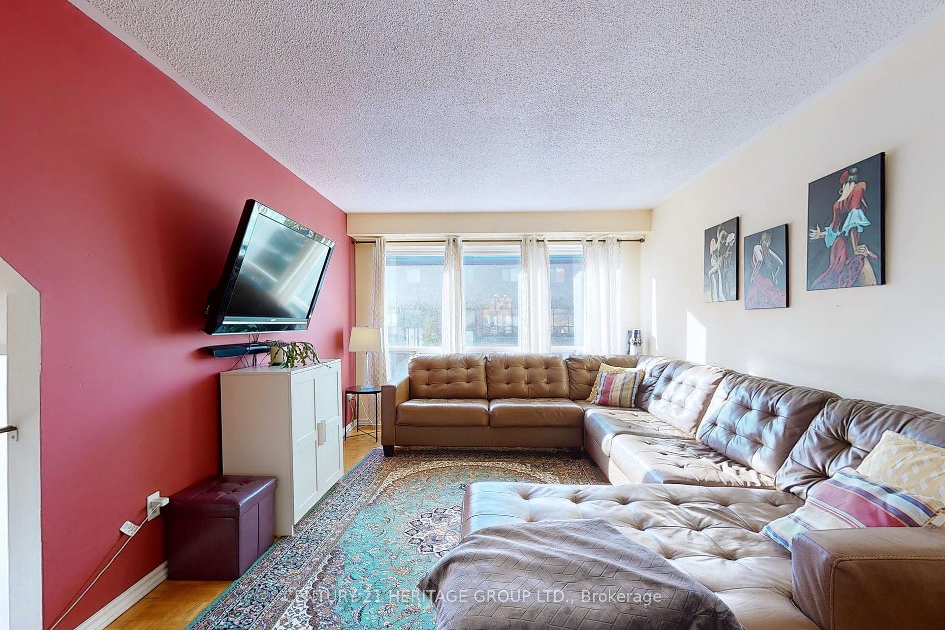 Photo 4 of 38 Stately Way, Markham, Thornhill — HOMEH