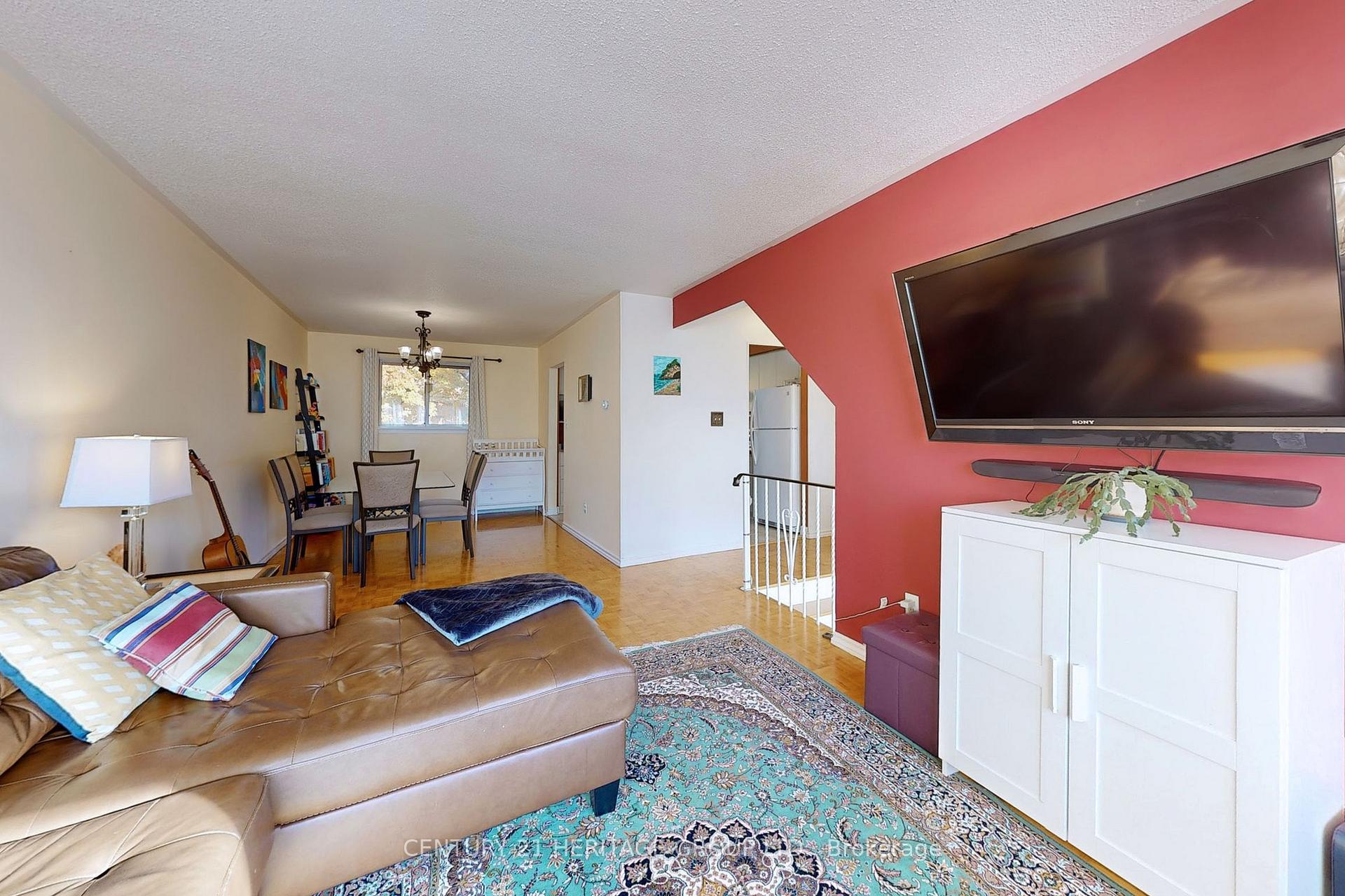 Photo 6 of 38 Stately Way, Markham, Thornhill — HOMEH