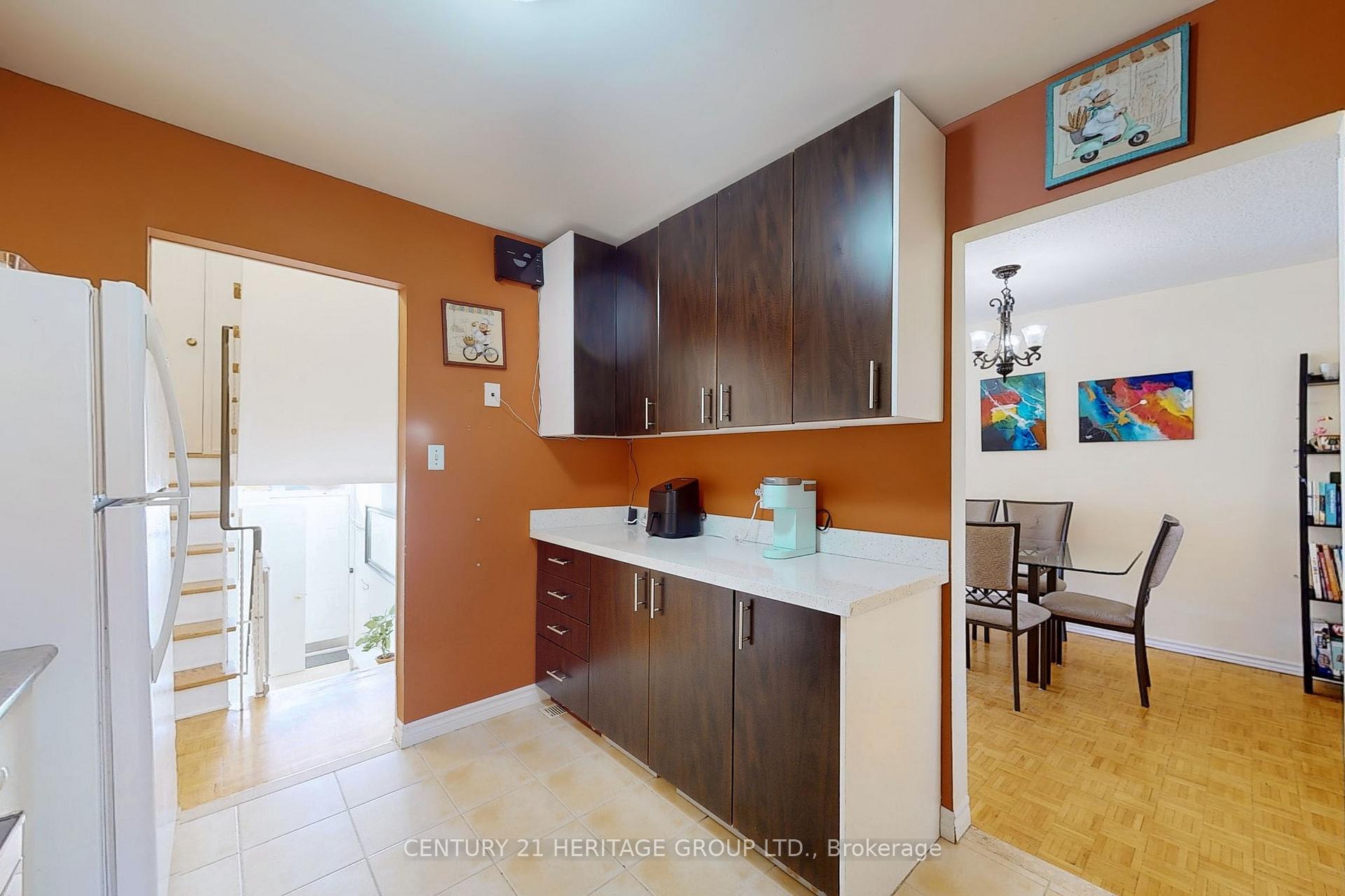 Photo 9 of 38 Stately Way, Markham, Thornhill — HOMEH