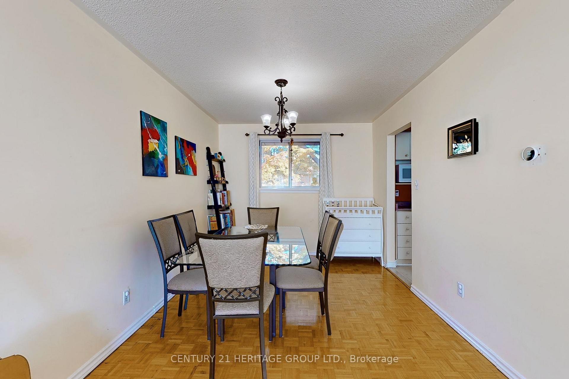 Photo 11 of 38 Stately Way, Markham, Thornhill — HOMEH