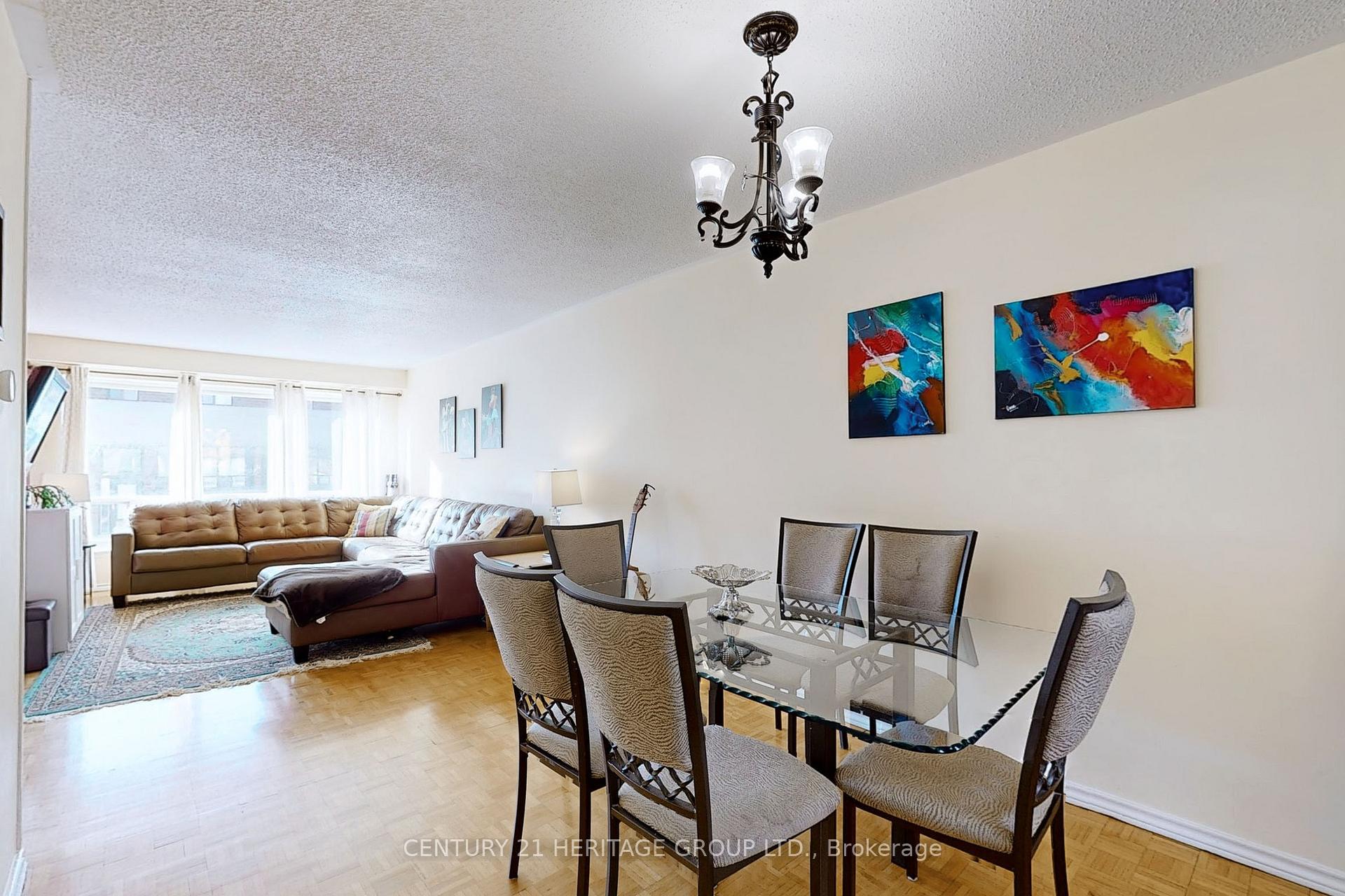 Photo 12 of 38 Stately Way, Markham, Thornhill — HOMEH