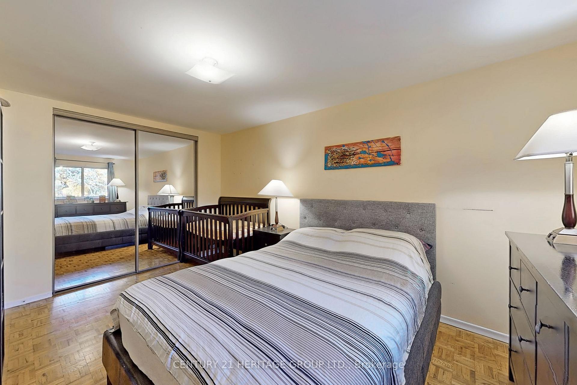Photo 14 of 38 Stately Way, Markham, Thornhill — HOMEH