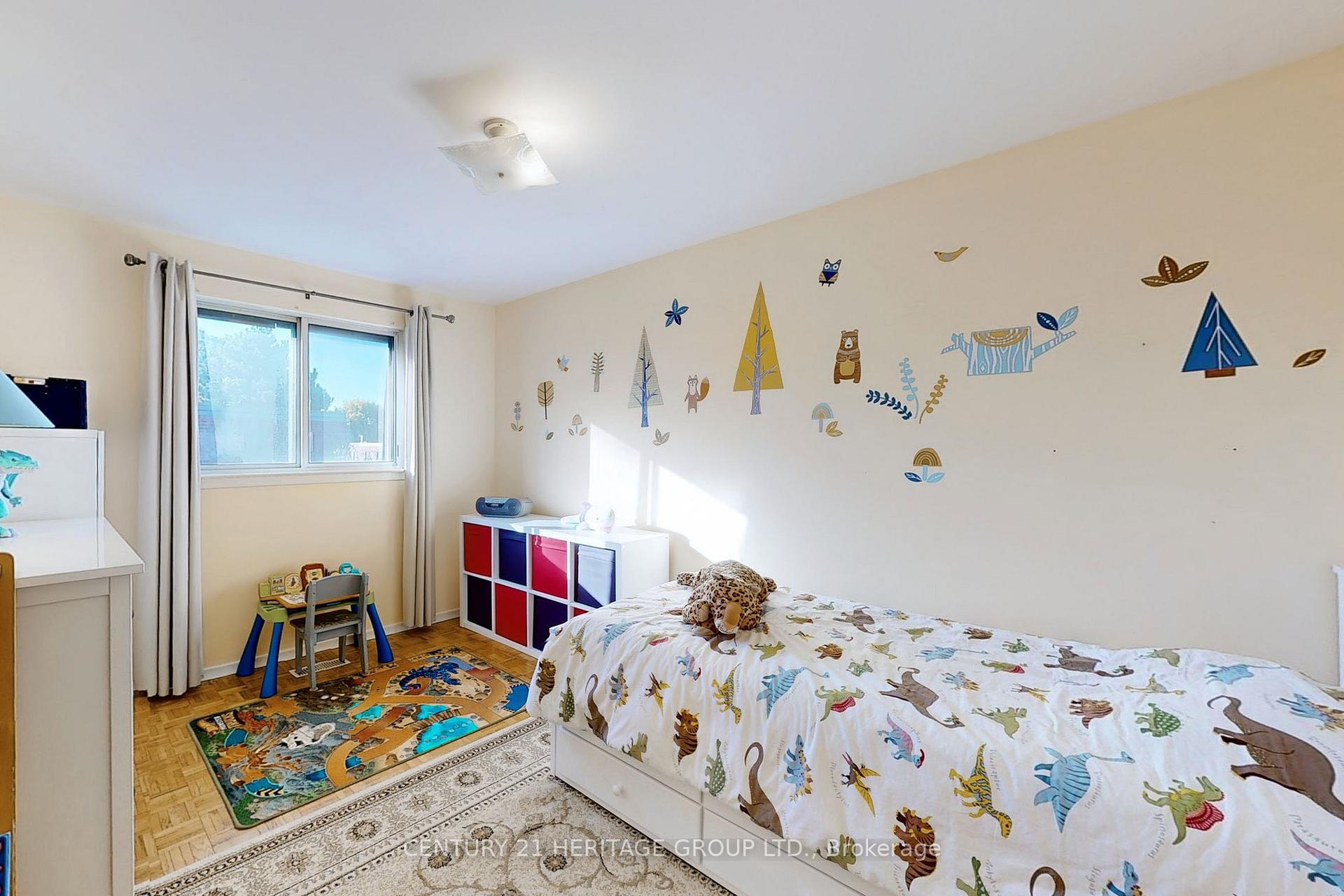 Photo 15 of 38 Stately Way, Markham, Thornhill — HOMEH