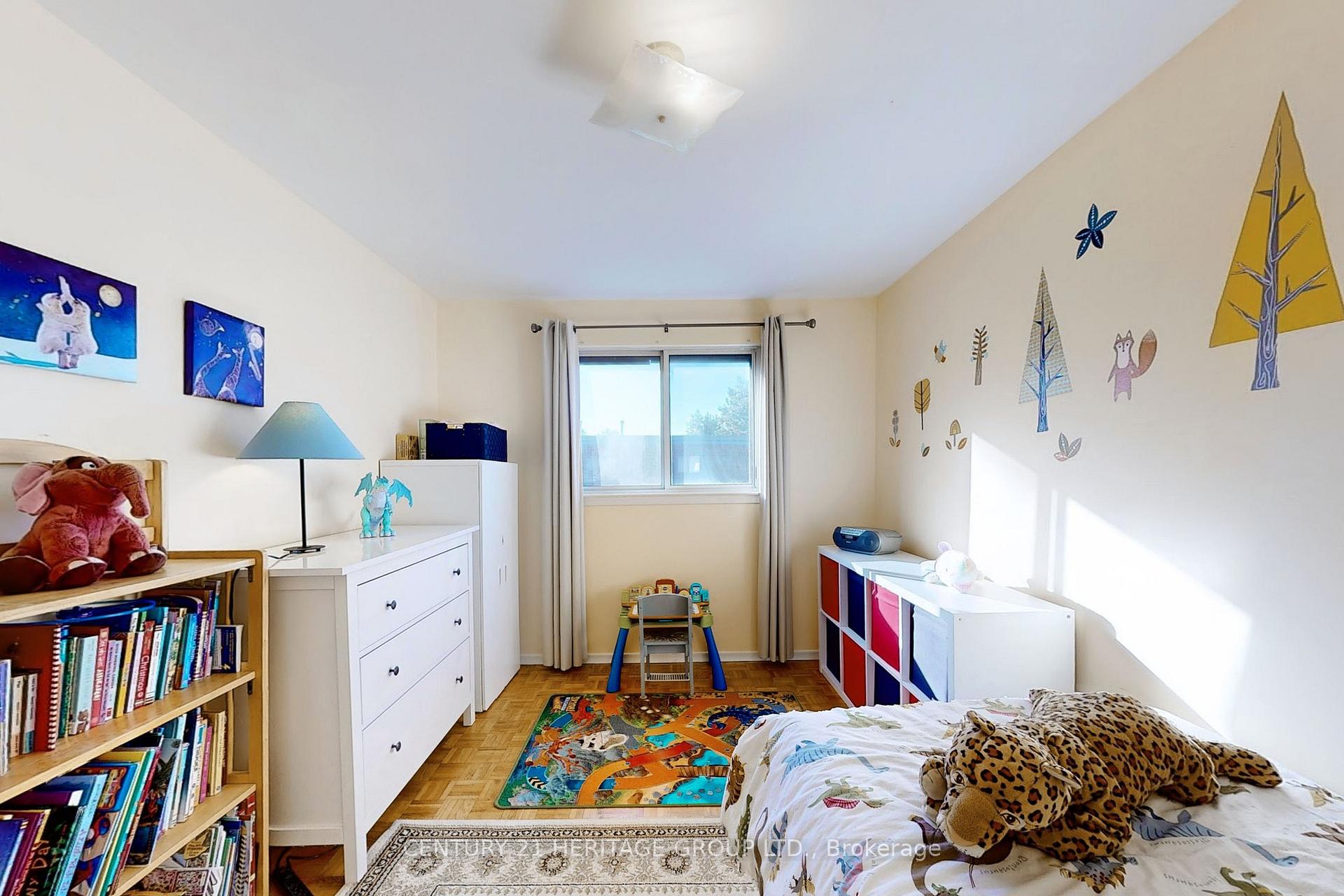 Photo 16 of 38 Stately Way, Markham, Thornhill — HOMEH