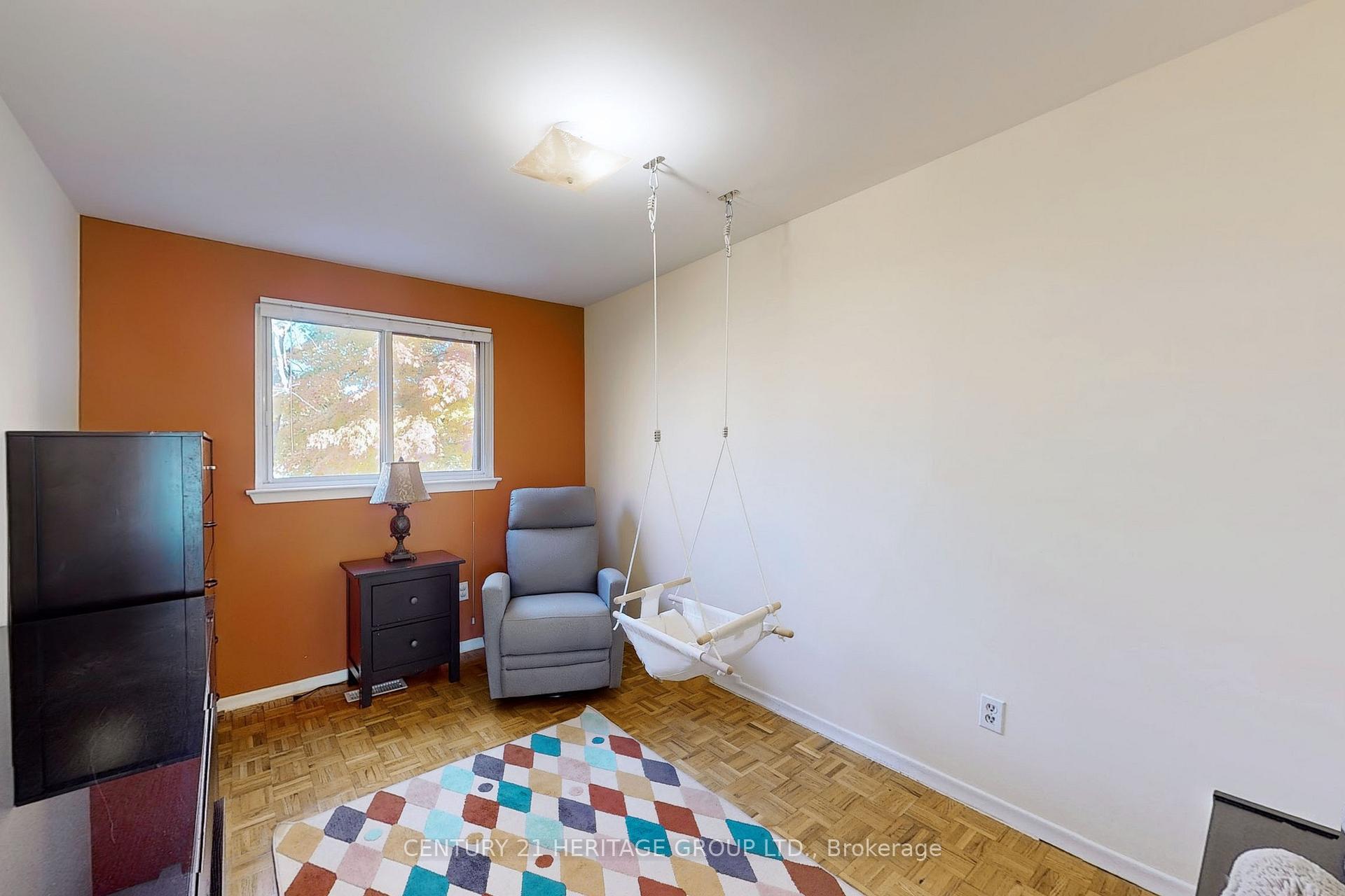 Photo 17 of 38 Stately Way, Markham, Thornhill — HOMEH