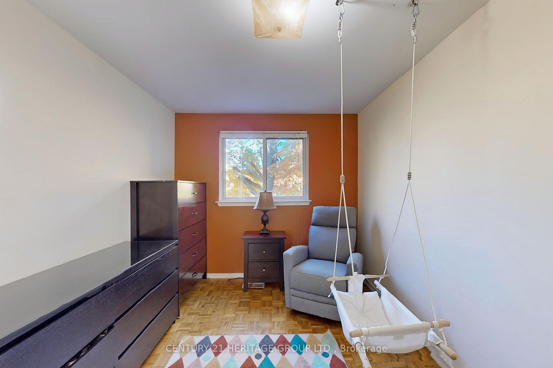 Photo 18 of 38 Stately Way, Markham, Thornhill — HOMEH