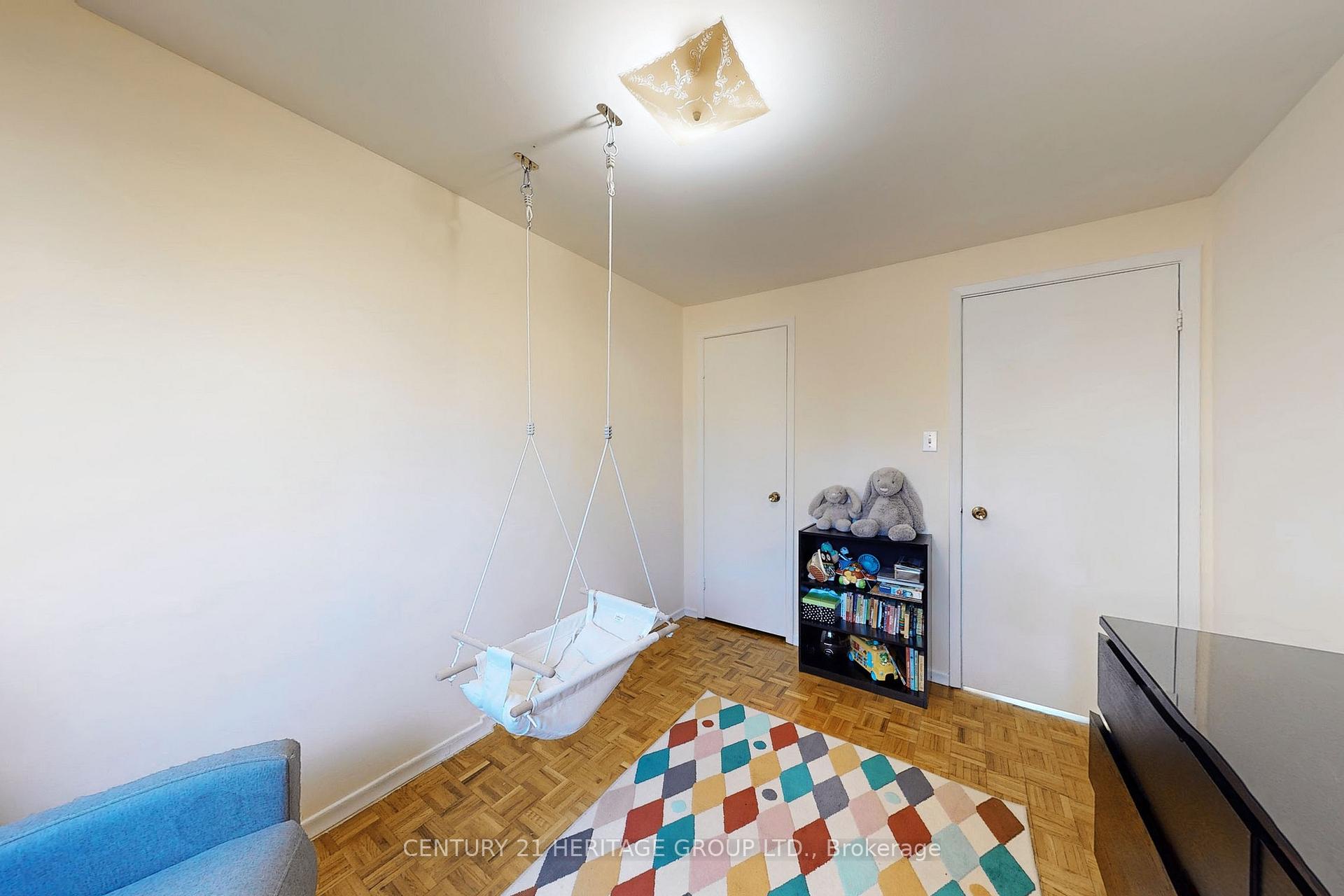 Photo 19 of 38 Stately Way, Markham, Thornhill — HOMEH