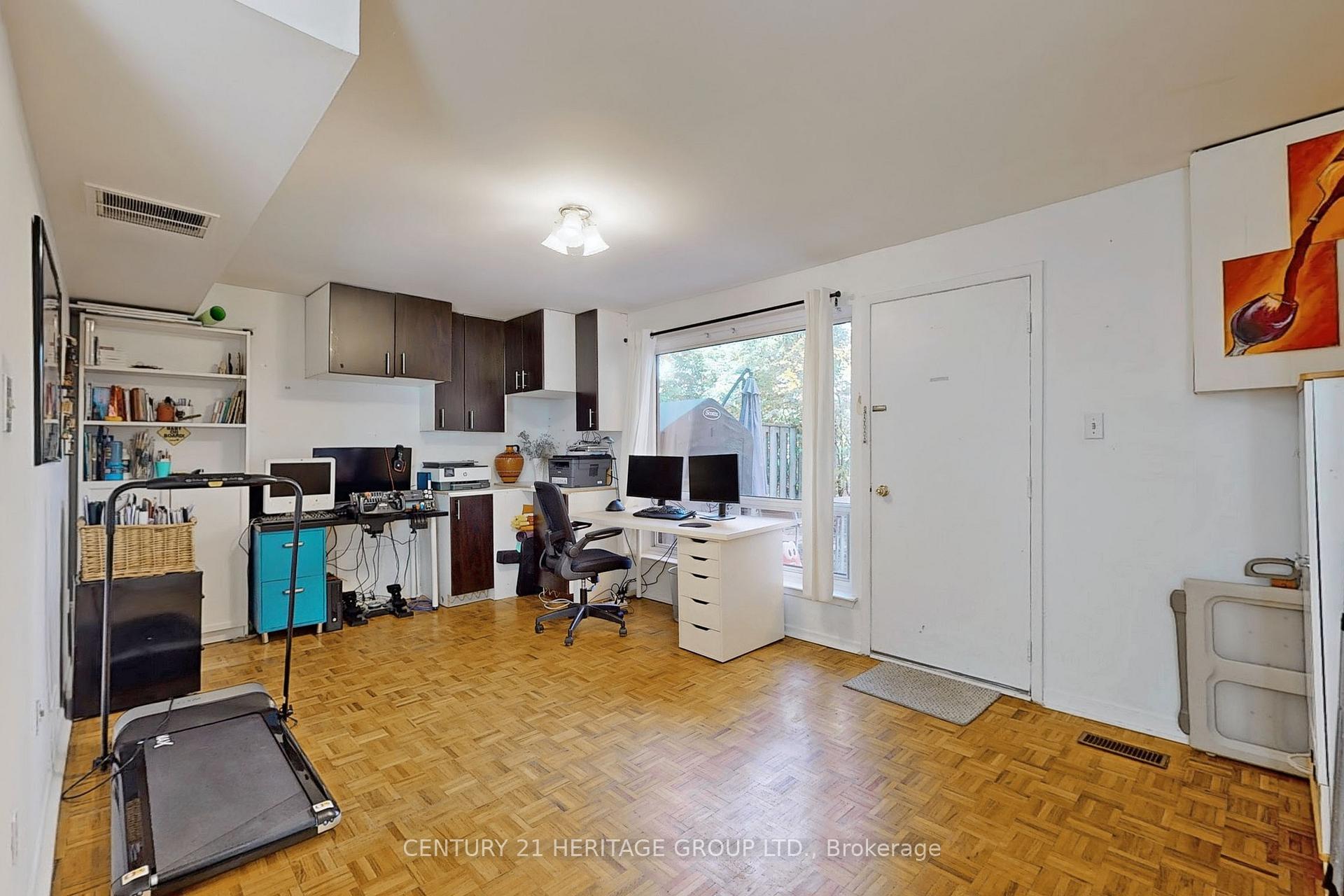 Photo 22 of 38 Stately Way, Markham, Thornhill — HOMEH