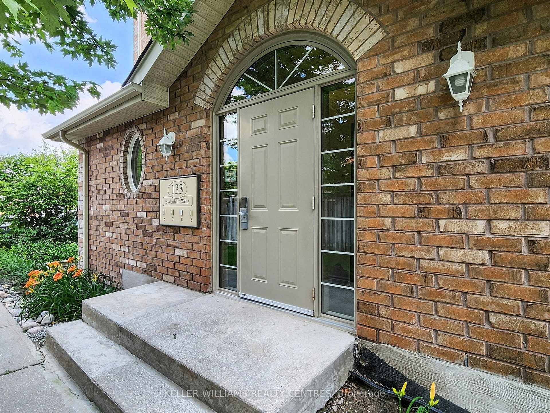 Photo 2 of Unit 7, 133 Sydenham Wells, Barrie, Georgian Drive — HOMEH