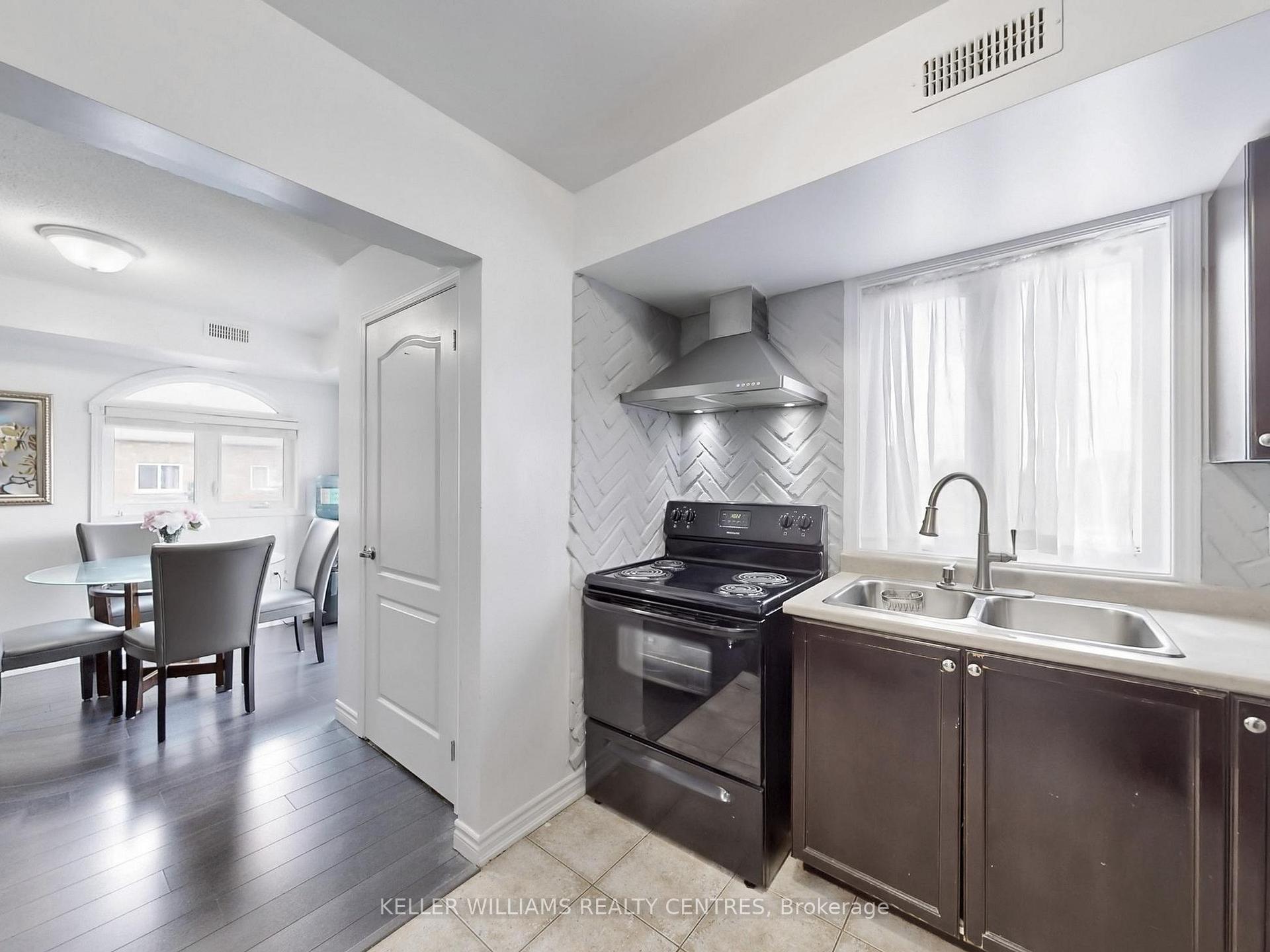 Photo 11 of Unit 7, 133 Sydenham Wells, Barrie, Georgian Drive — HOMEH