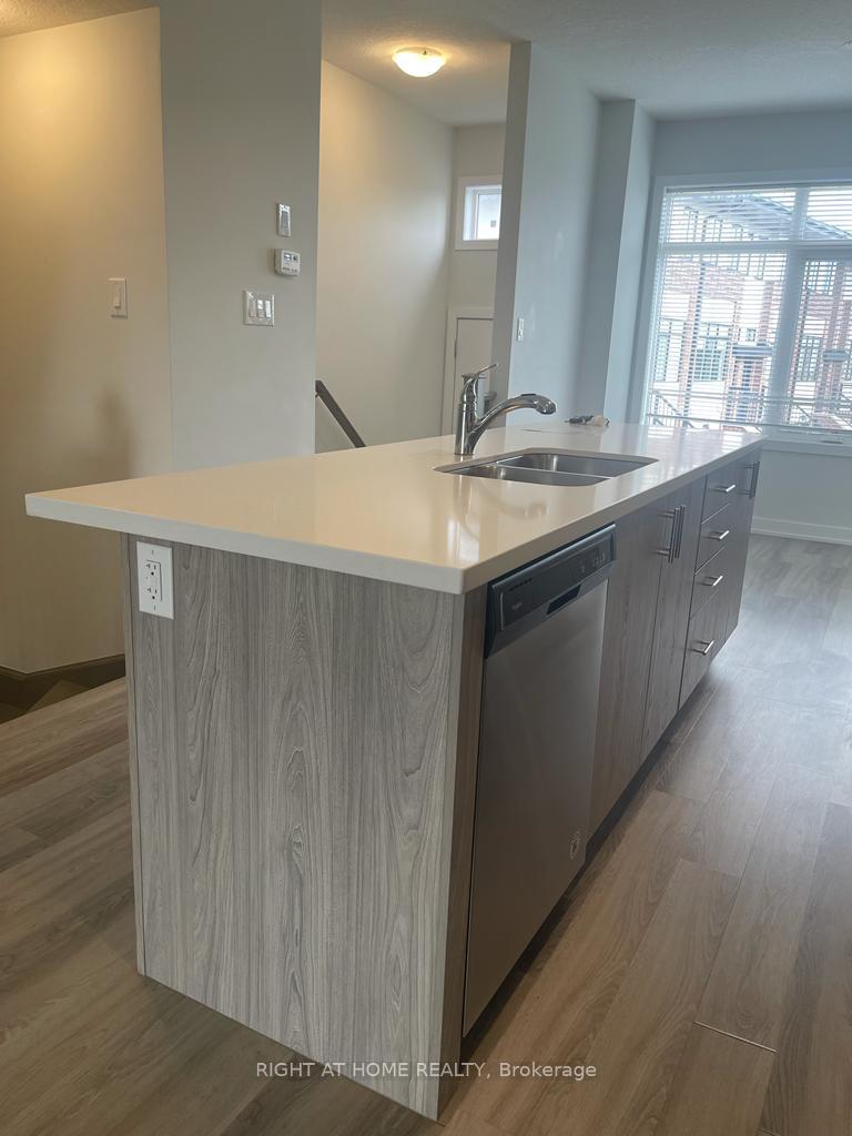 Photo 3 of Unit 46, 48 Markle Crescent, Hamilton, Ancaster — HOMEH