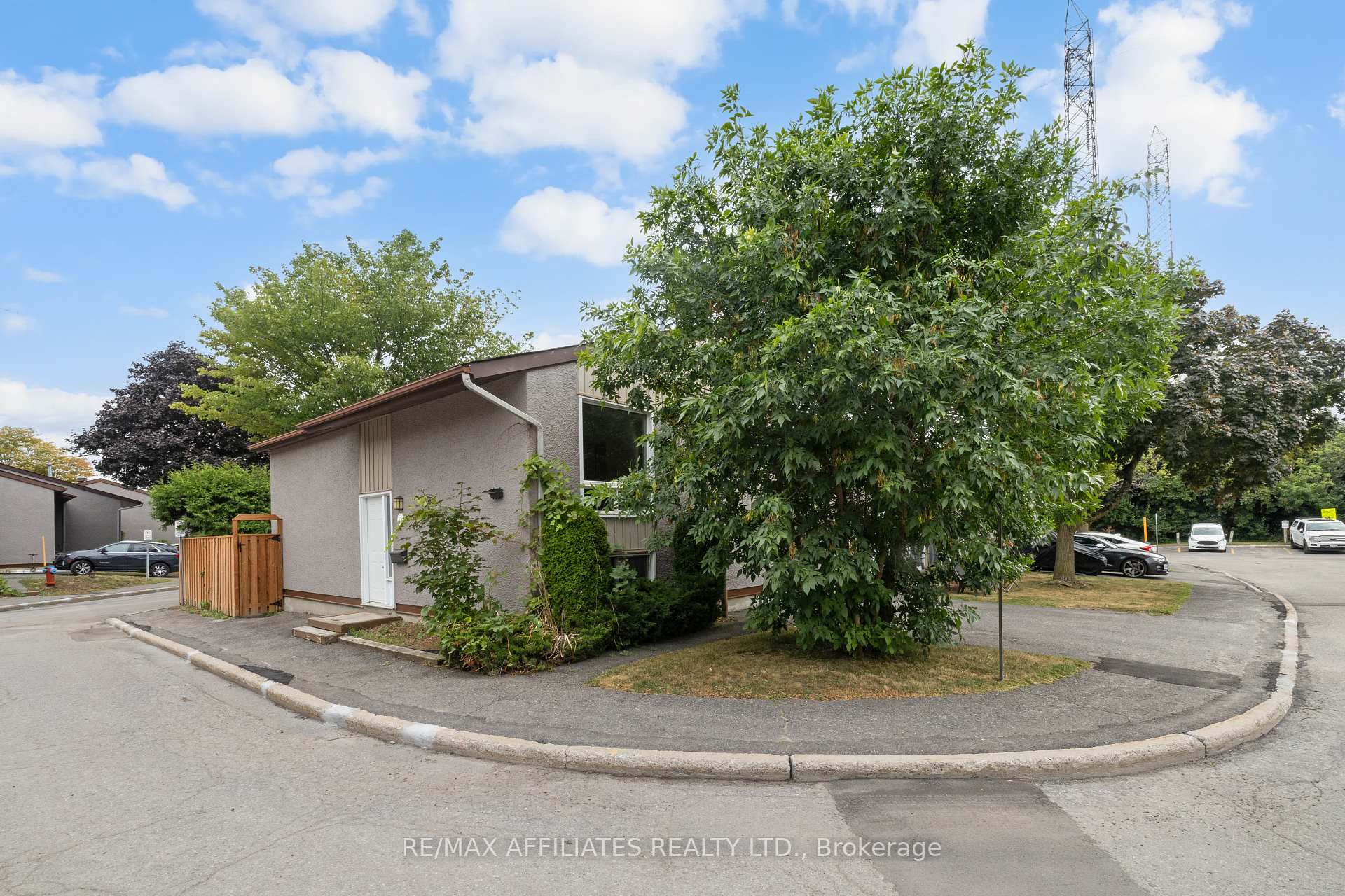 Photo 1 of 306 Woodfield Drive, Ottawa, Tanglewood — HOMEH
