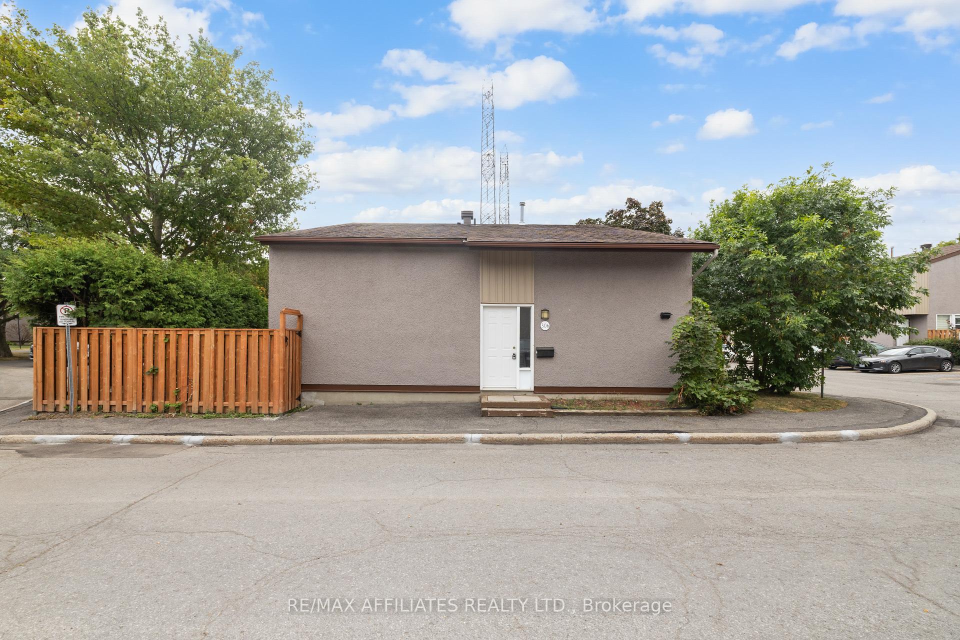 Photo 2 of 306 Woodfield Drive, Ottawa, Tanglewood — HOMEH