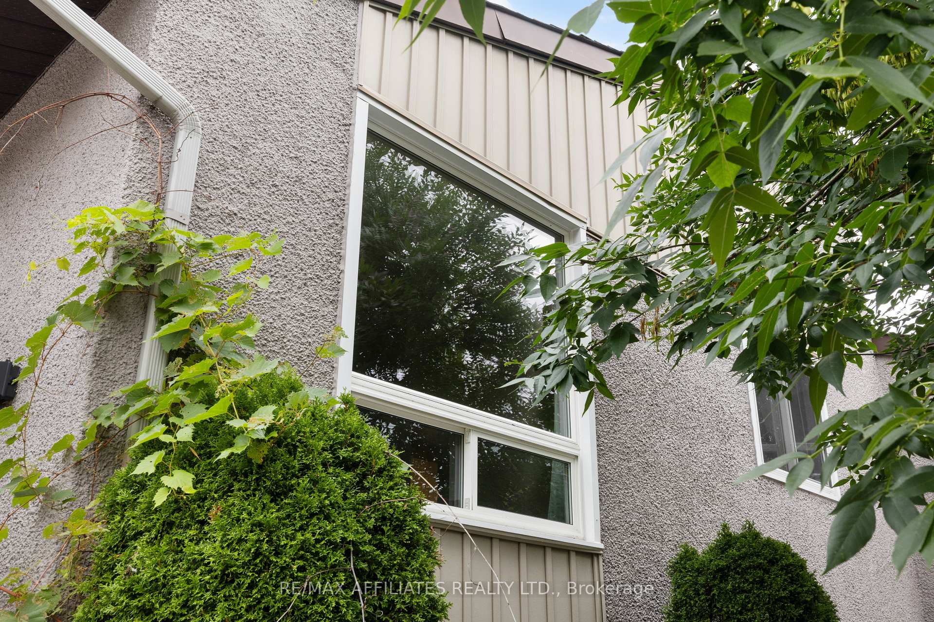 Photo 3 of 306 Woodfield Drive, Ottawa, Tanglewood — HOMEH