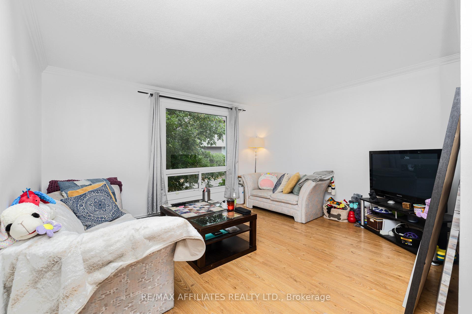 Photo 5 of 306 Woodfield Drive, Ottawa, Tanglewood — HOMEH