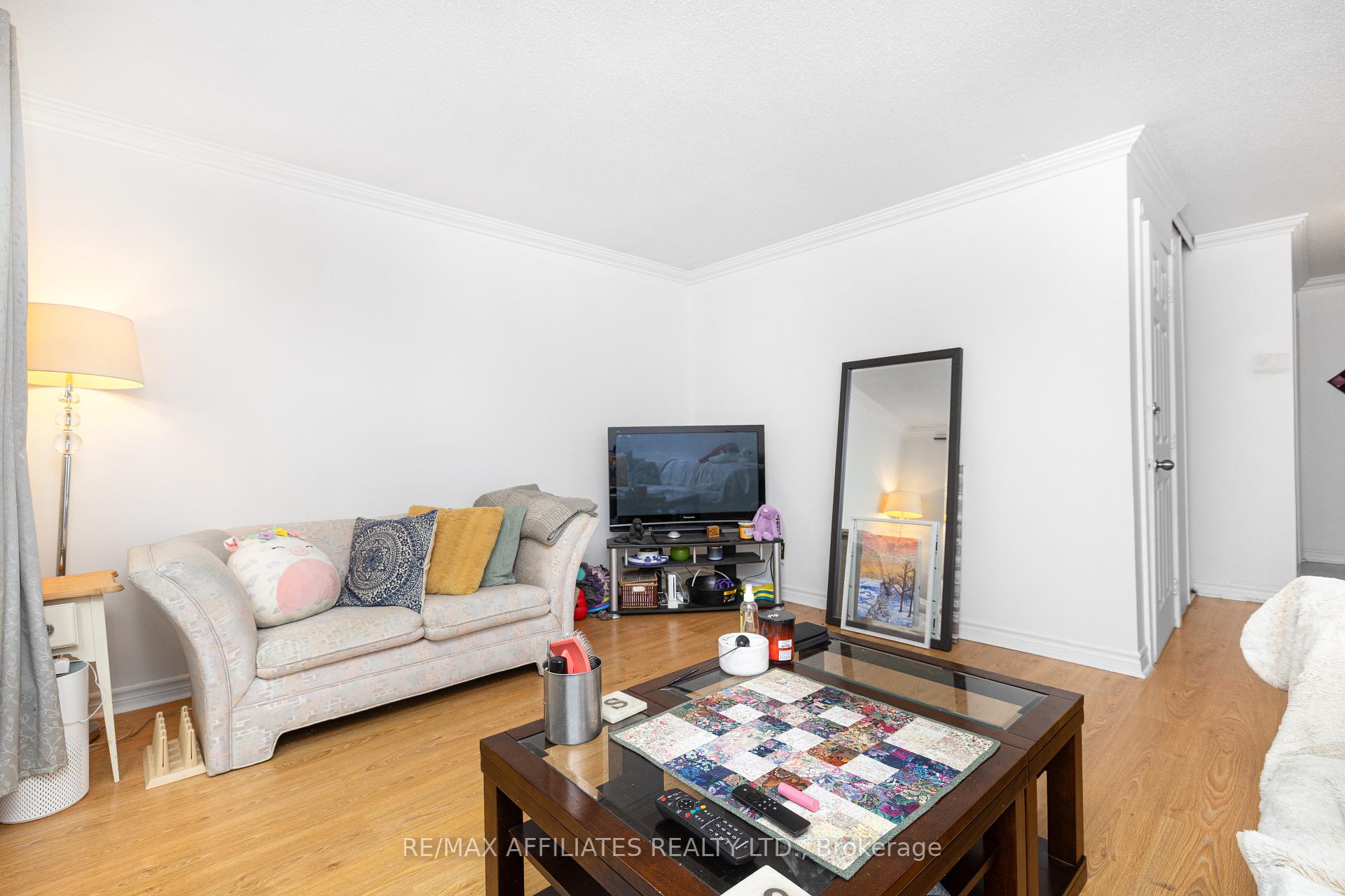 Photo 8 of 306 Woodfield Drive, Ottawa, Tanglewood — HOMEH