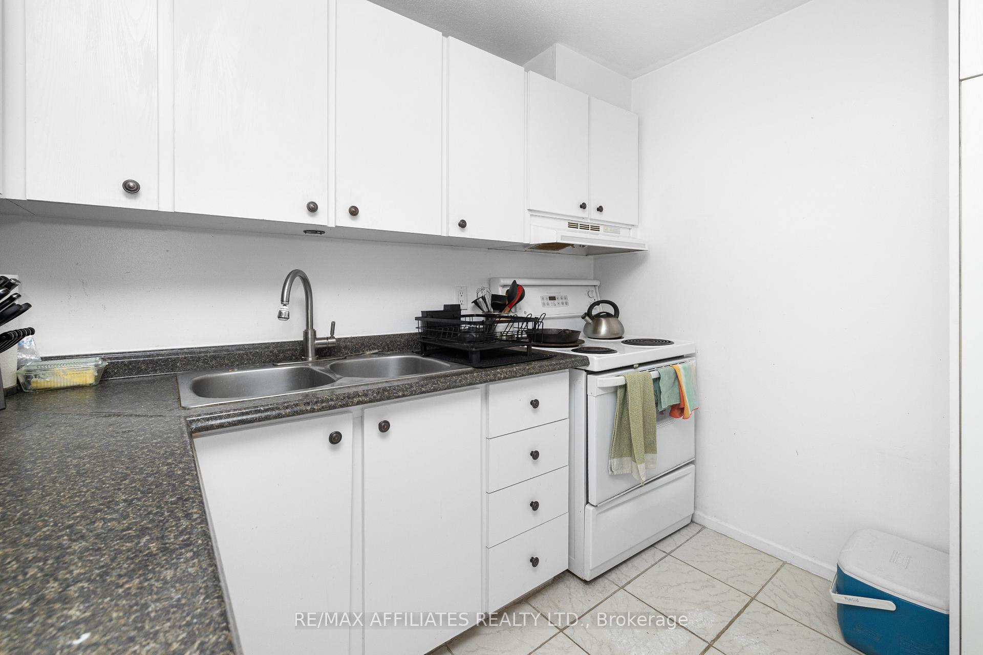 Photo 15 of 306 Woodfield Drive, Ottawa, Tanglewood — HOMEH