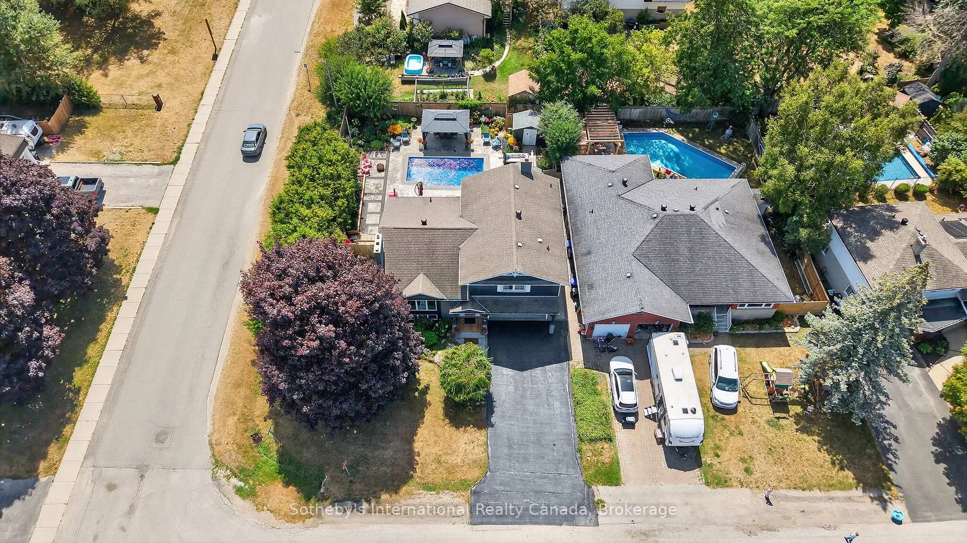 Photo 3 of 30 Bryan Drive, Collingwood — HOMEH