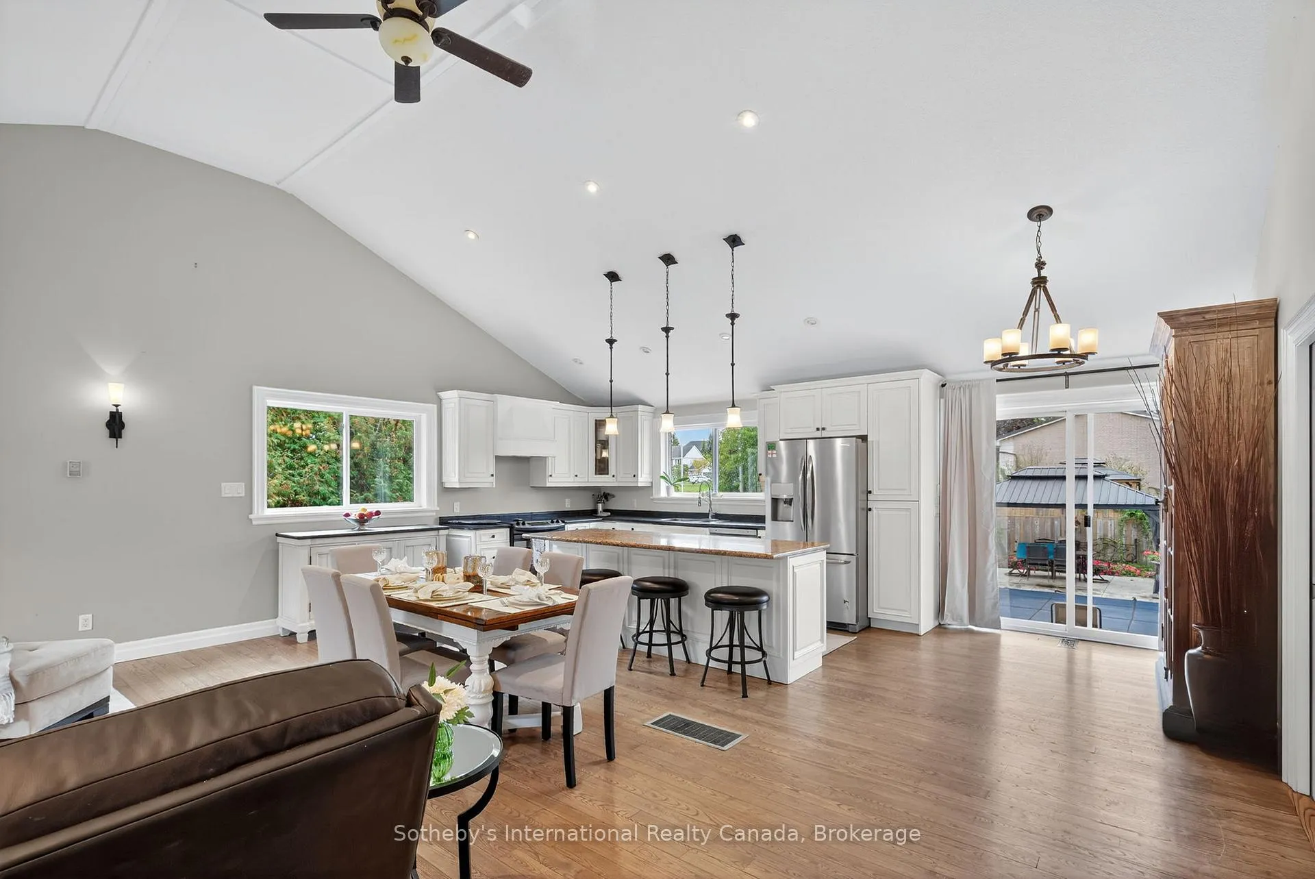Photo 6 of 30 Bryan Drive, Collingwood — HOMEH