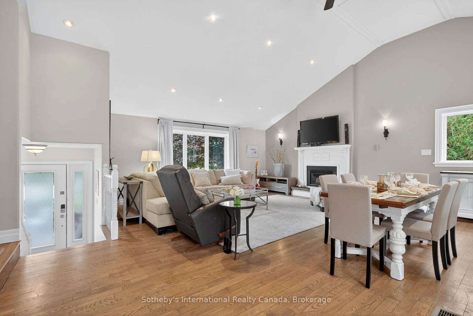 Photo 7 of 30 Bryan Drive, Collingwood — HOMEH