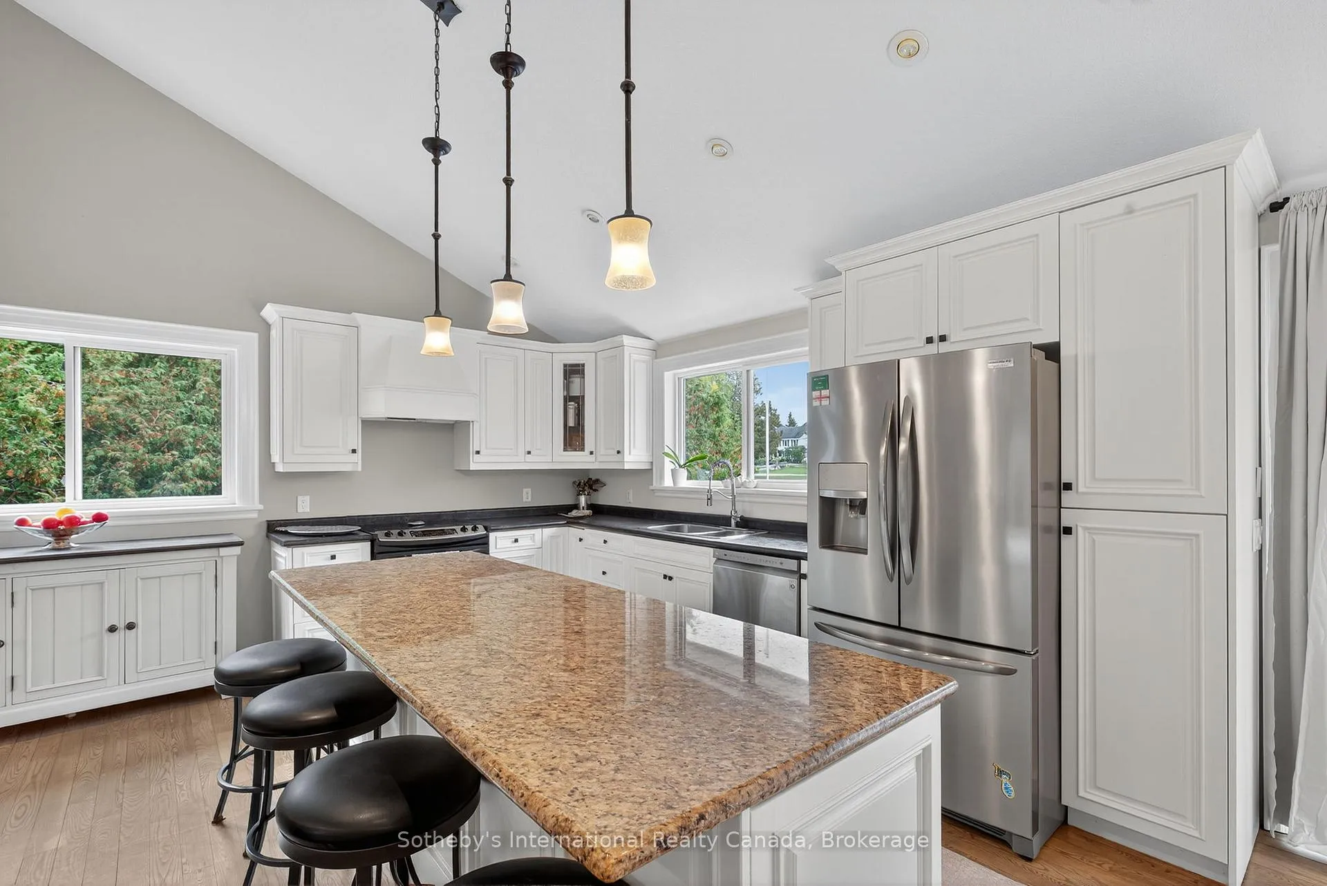 Photo 9 of 30 Bryan Drive, Collingwood — HOMEH