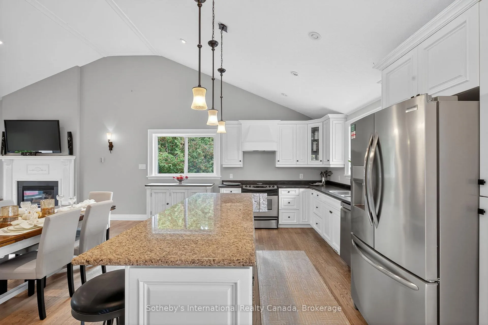Photo 10 of 30 Bryan Drive, Collingwood — HOMEH