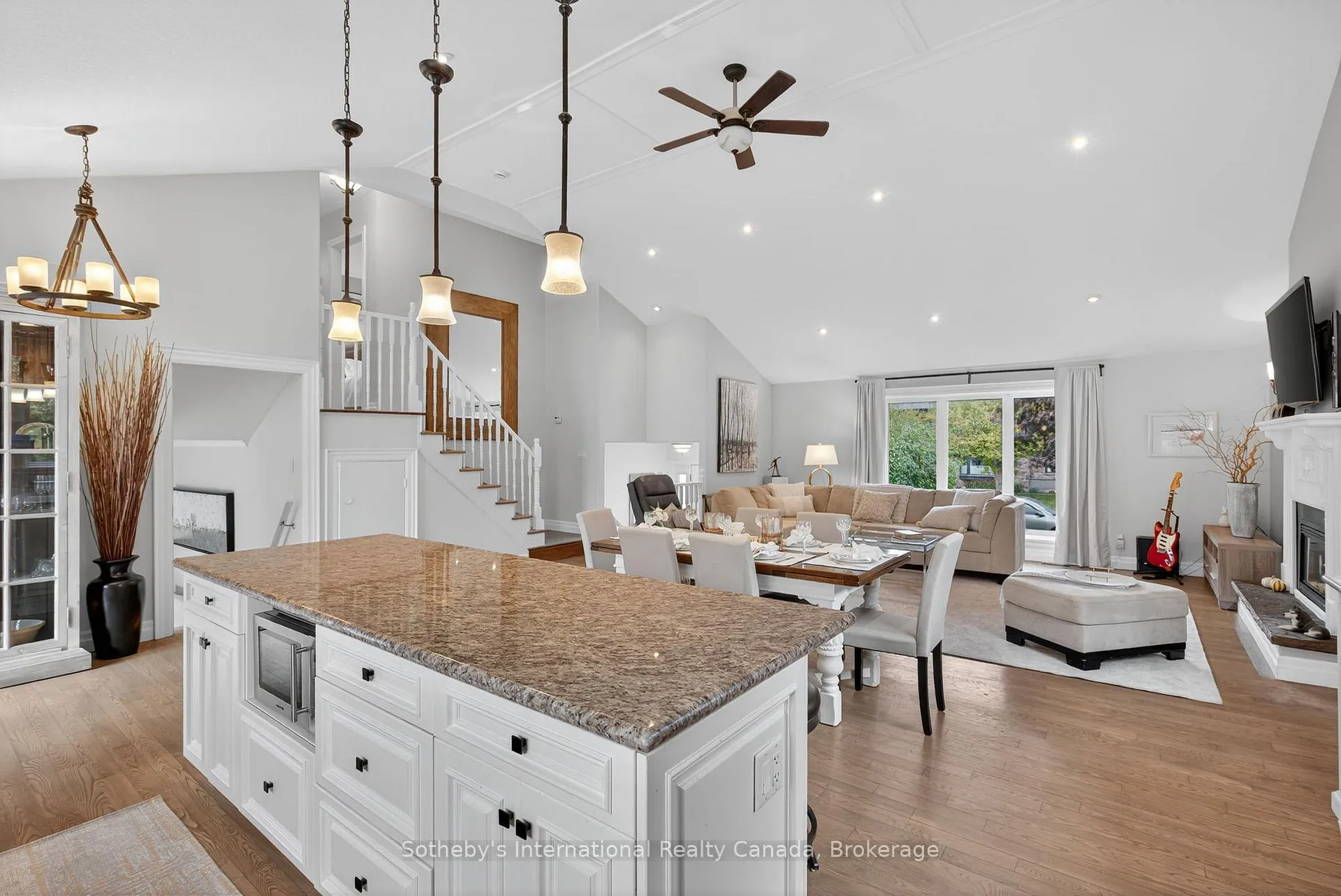 Photo 11 of 30 Bryan Drive, Collingwood — HOMEH