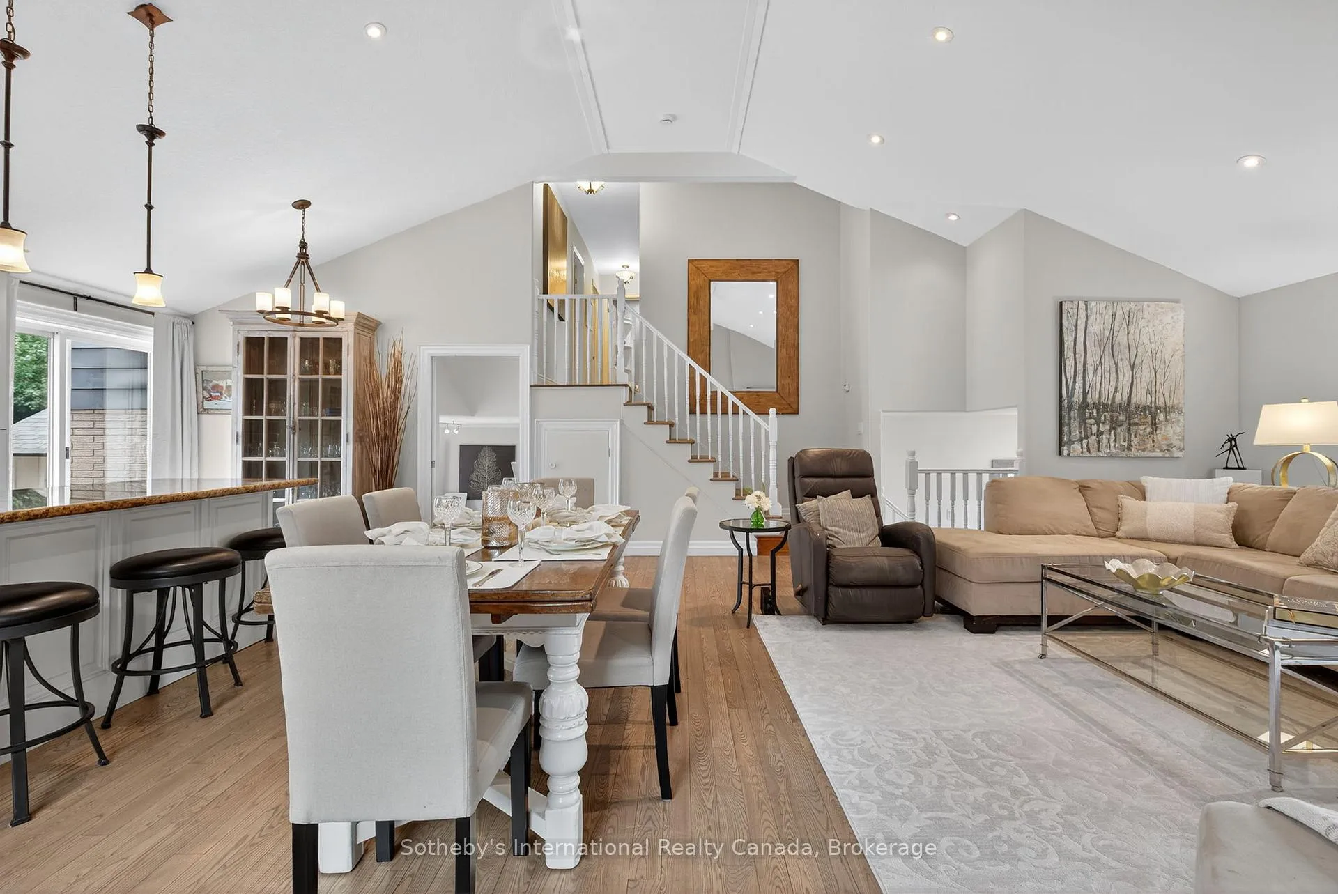 Photo 12 of 30 Bryan Drive, Collingwood — HOMEH