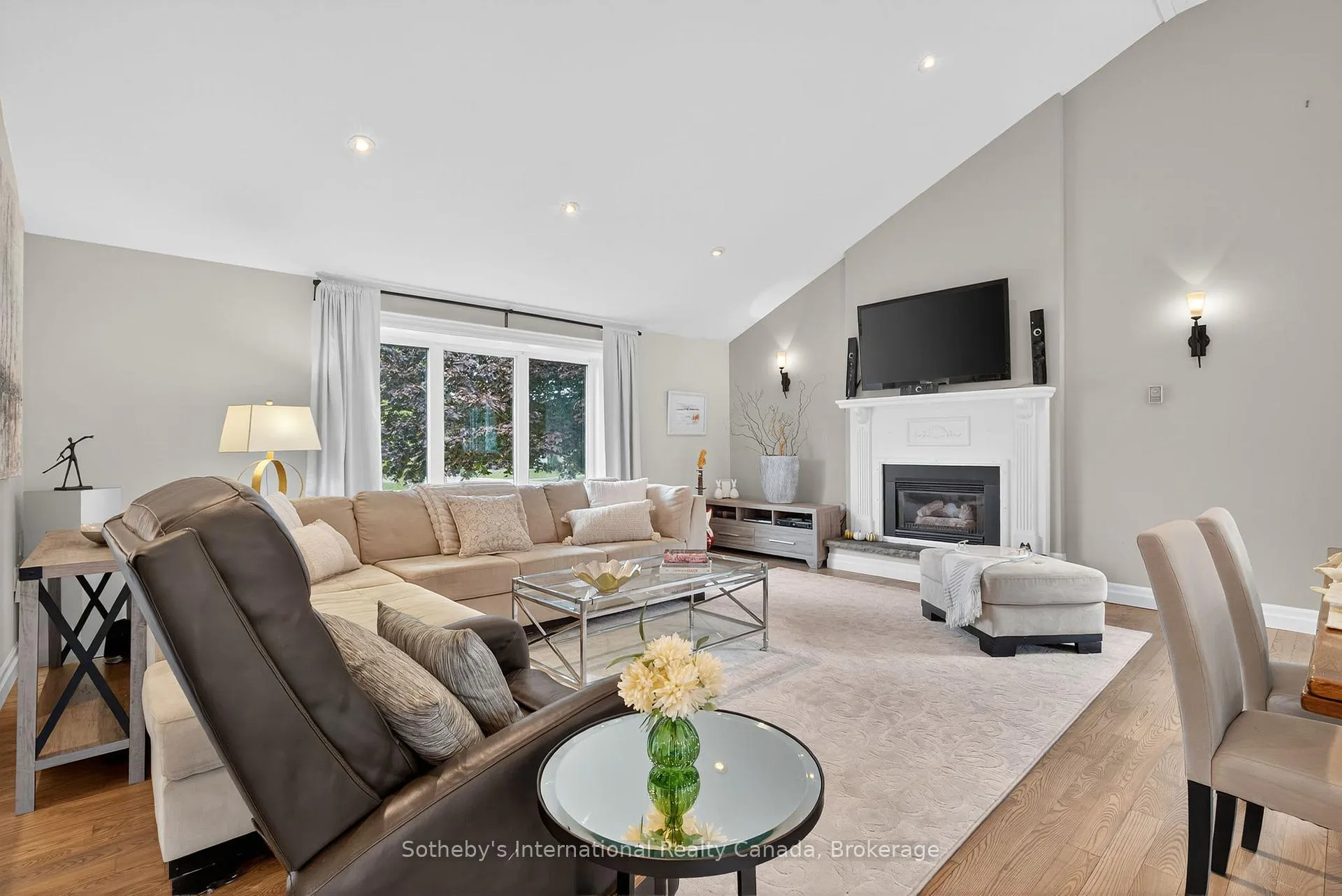 Photo 15 of 30 Bryan Drive, Collingwood — HOMEH