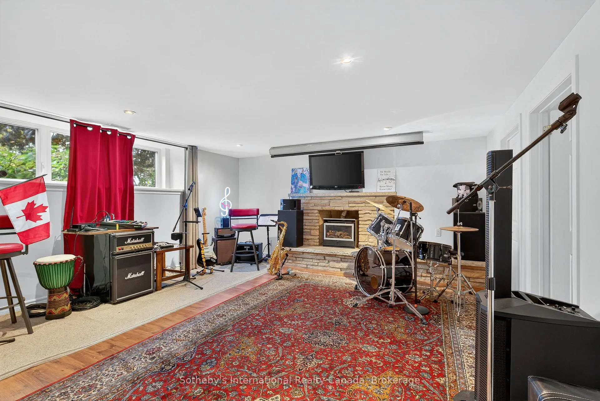Photo 29 of 30 Bryan Drive, Collingwood — HOMEH