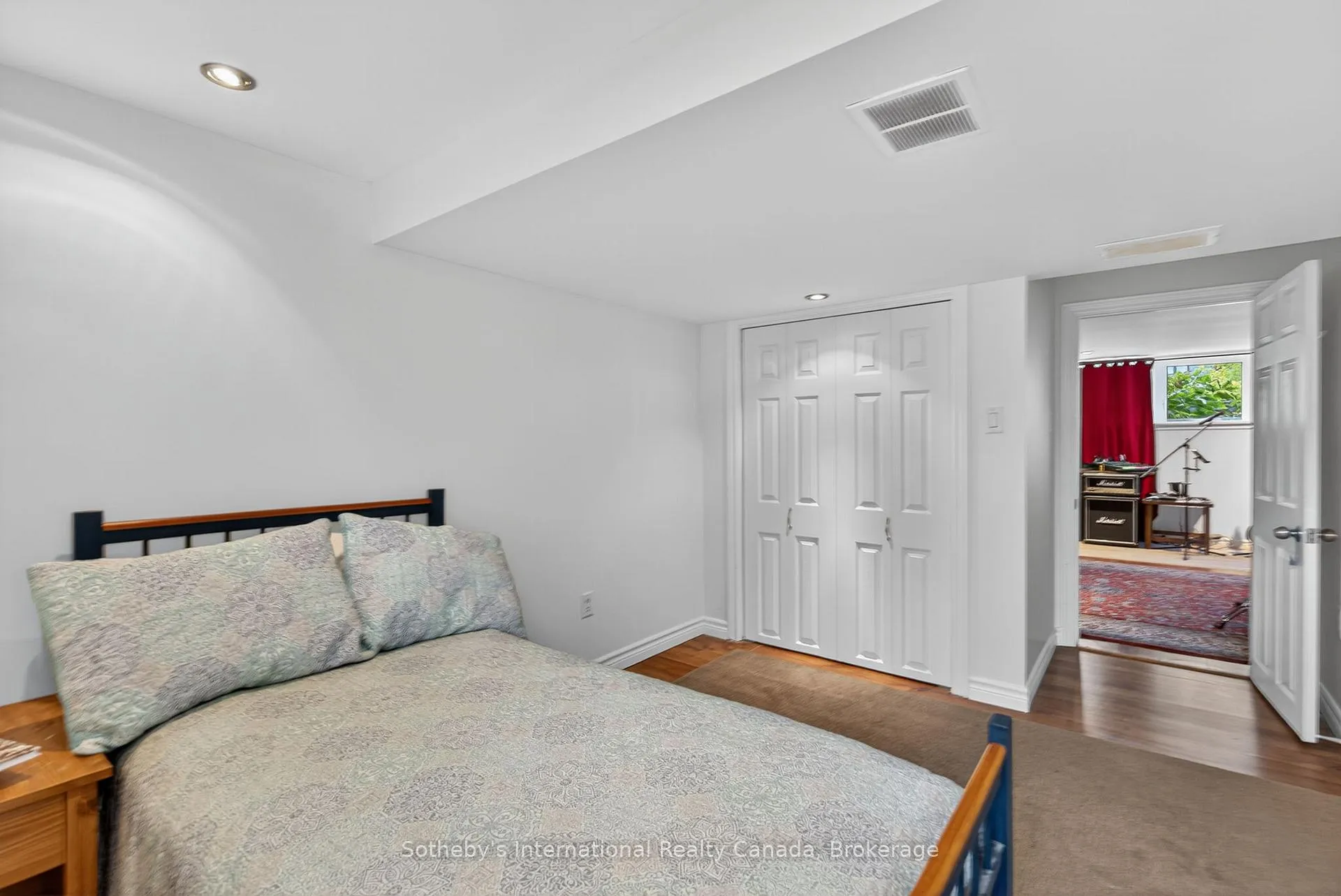 Photo 32 of 30 Bryan Drive, Collingwood — HOMEH