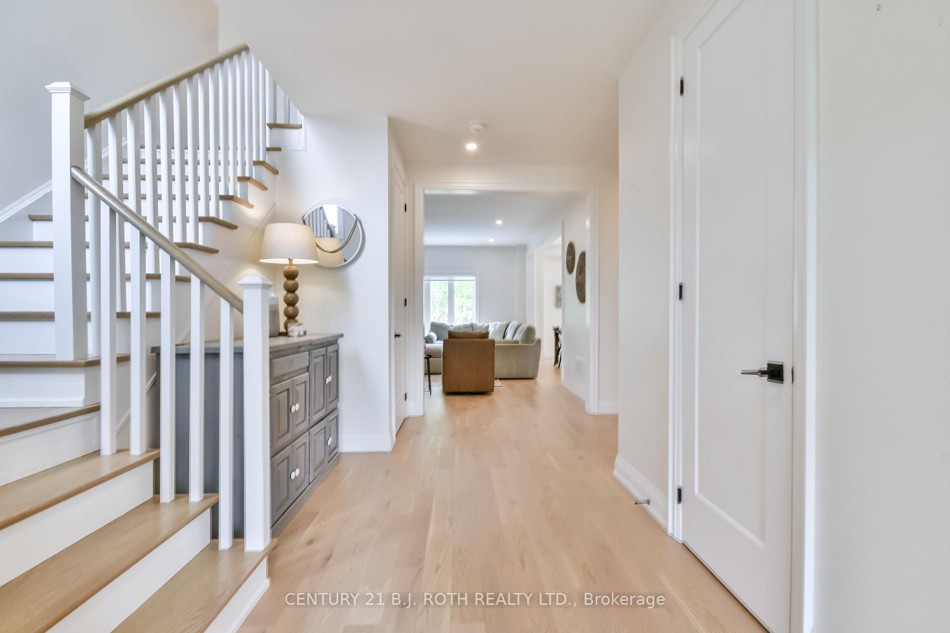 Photo 2 of 61 Muirfield Drive, Barrie, Holly — HOMEH