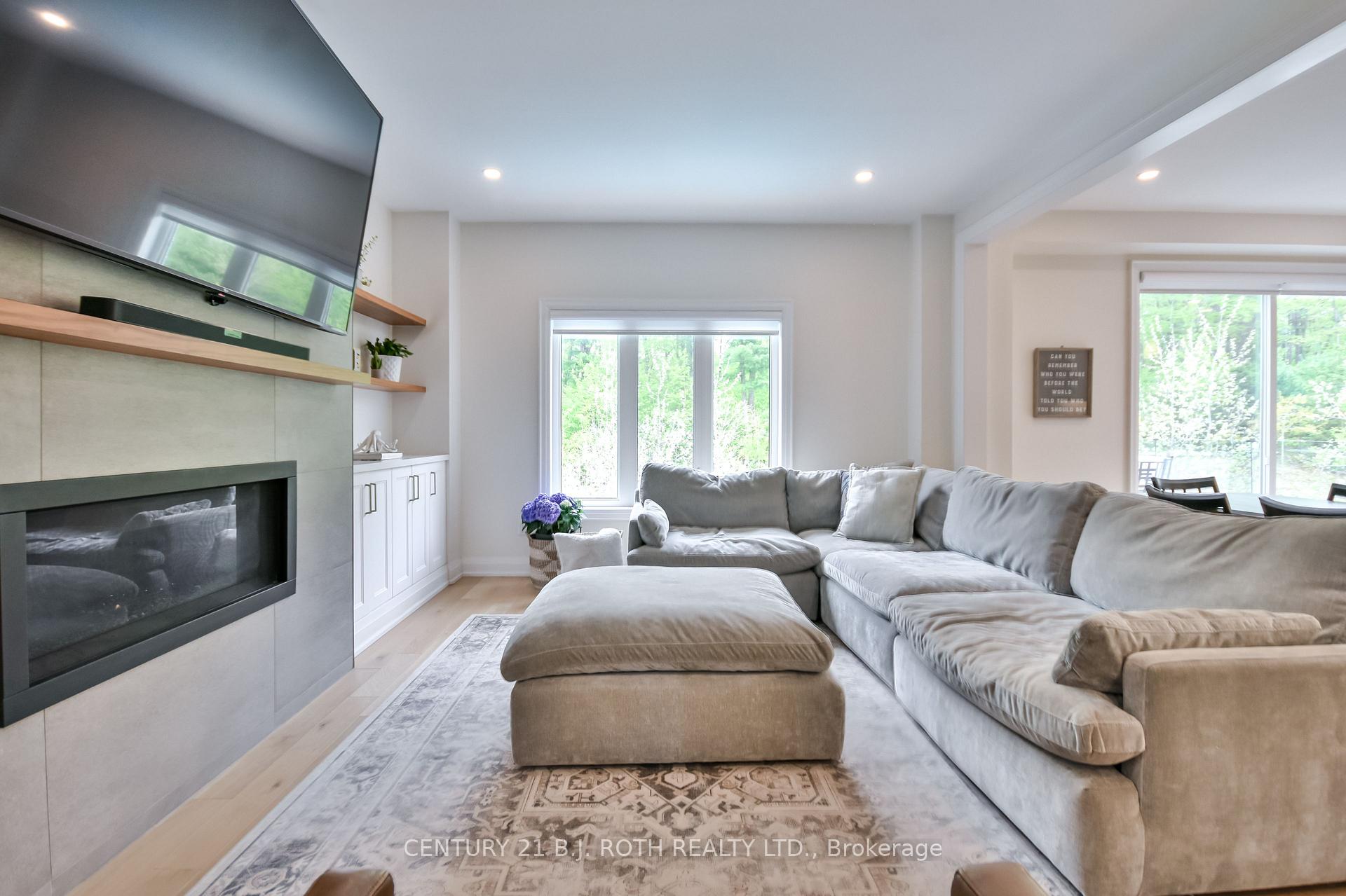 Photo 8 of 61 Muirfield Drive, Barrie, Holly — HOMEH