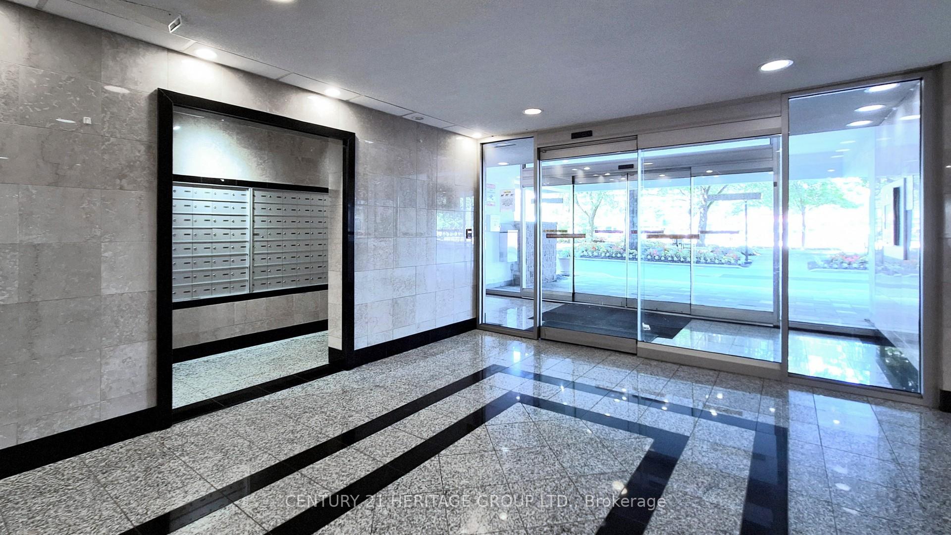 Photo 6 of Unit 403, 1 Royal Orchard Boulevard, Markham, Royal Orchard — HOMEH