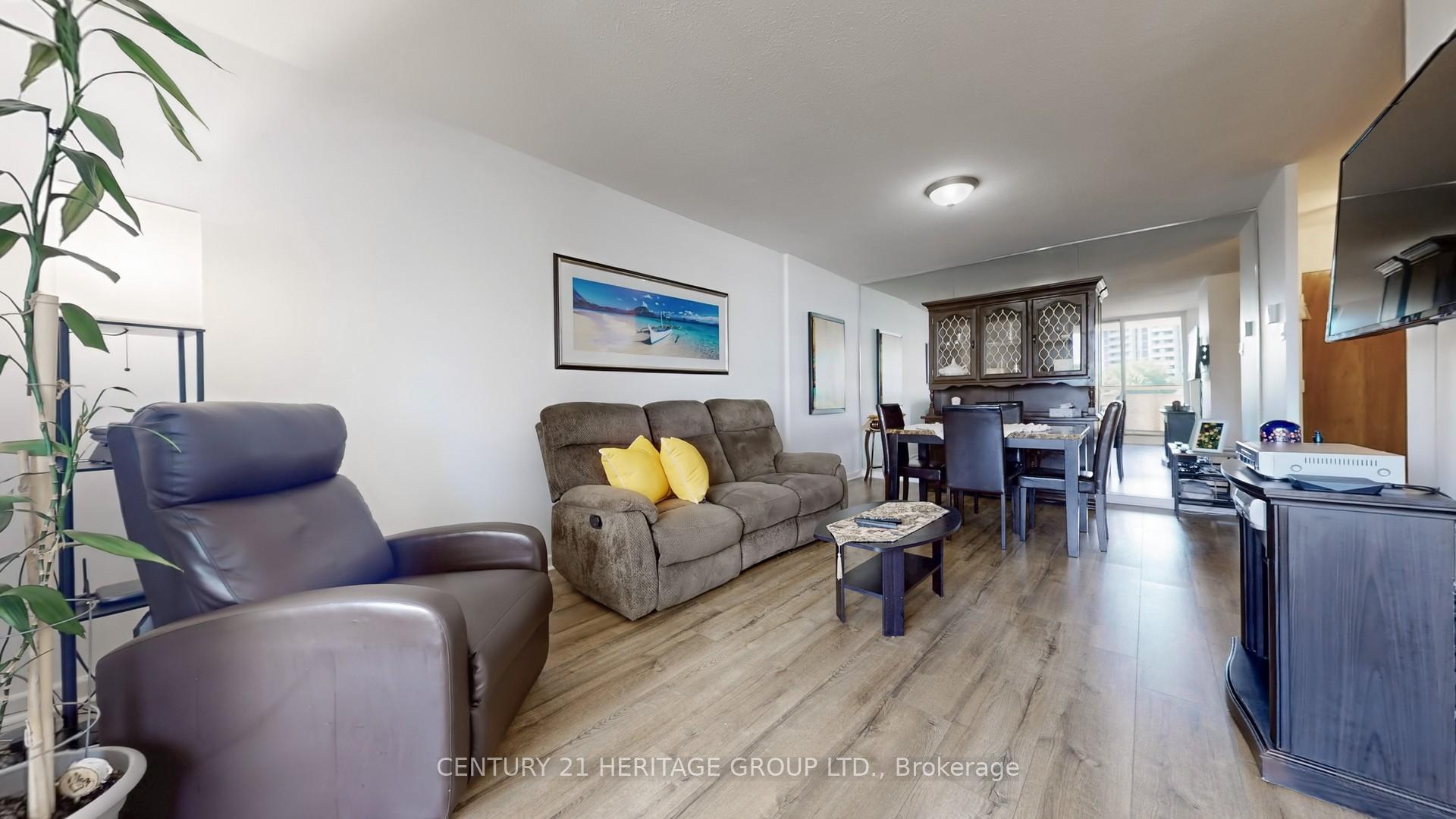 Photo 11 of Unit 403, 1 Royal Orchard Boulevard, Markham, Royal Orchard — HOMEH