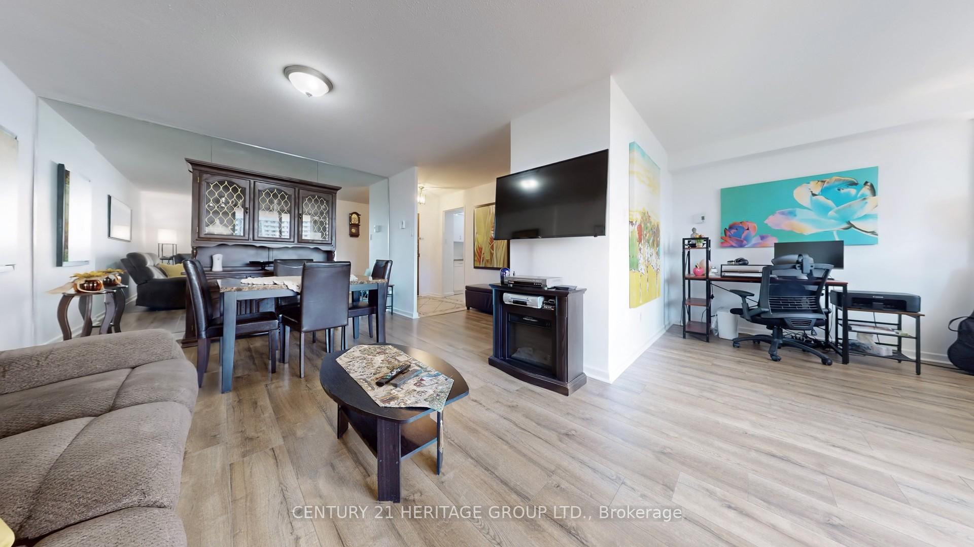 Photo 13 of Unit 403, 1 Royal Orchard Boulevard, Markham, Royal Orchard — HOMEH