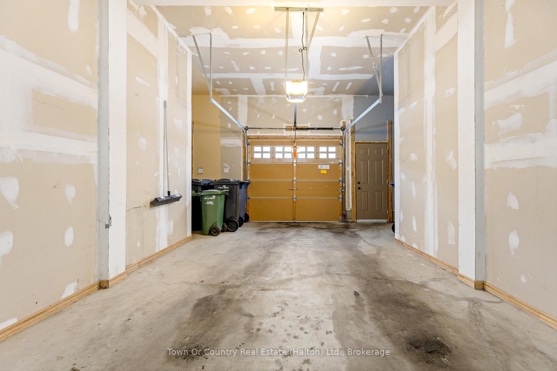 Photo 24 of 166 Watson Parkway N, Guelph, Grange Road — HOMEH