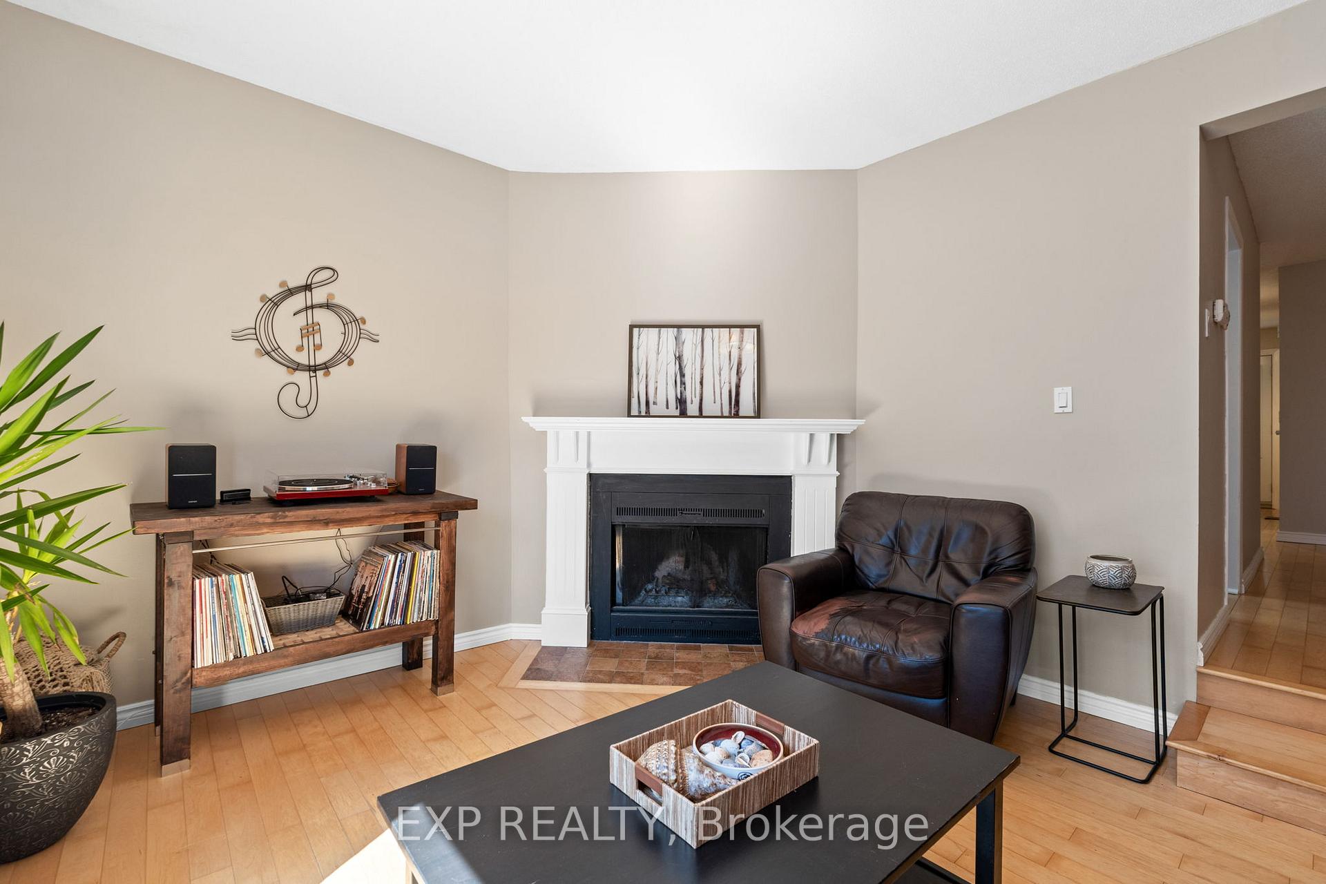 Photo 21 of 4 Trafford Lane, Ottawa, Barrhaven - On the Green — HOMEH