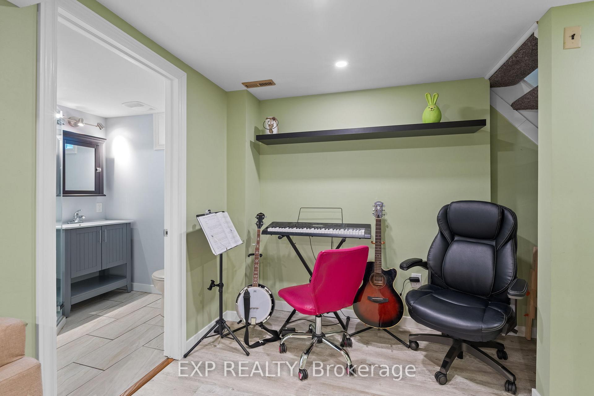 Photo 34 of 4 Trafford Lane, Ottawa, Barrhaven - On the Green — HOMEH