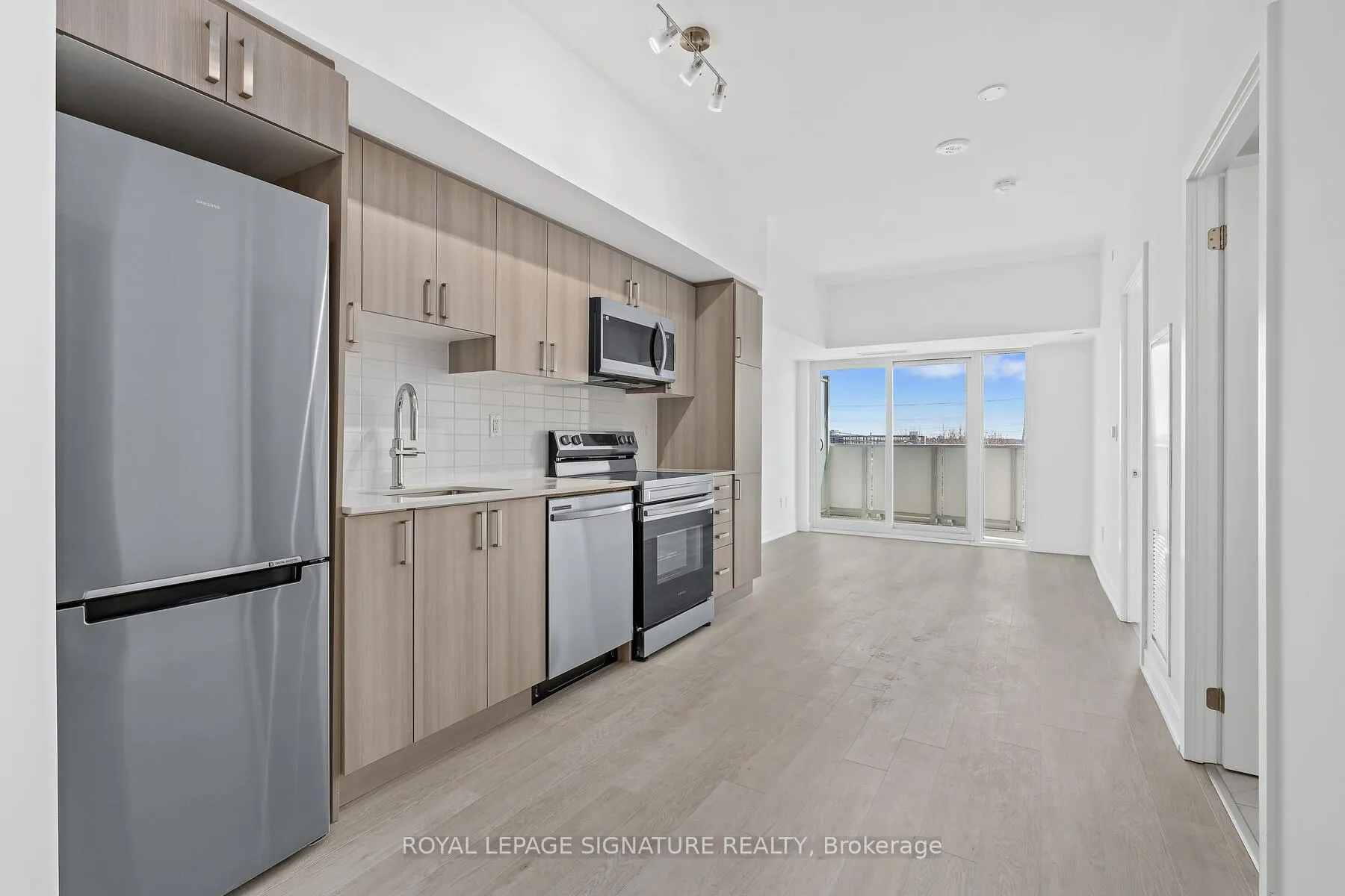 Photo 5 of Unit 405, 1010 Sandy Beach Road, Pickering, Bay Ridges — HOMEH