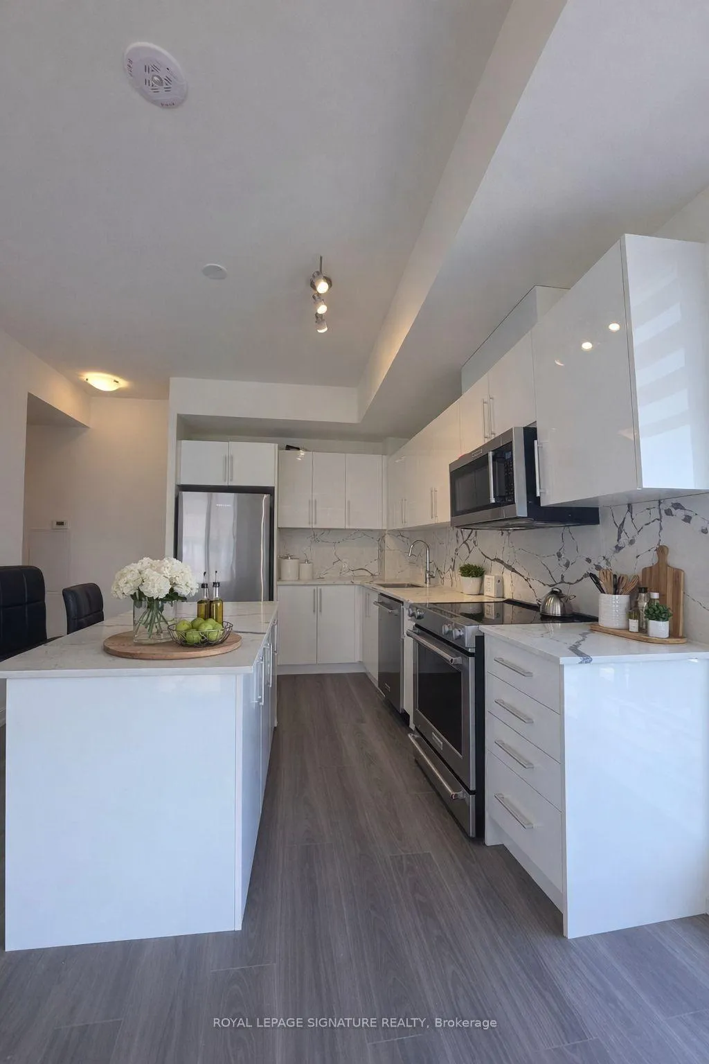 Photo 4 of Unit 818, 8960 Jane Street, Vaughan, Vellore Village — HOMEH