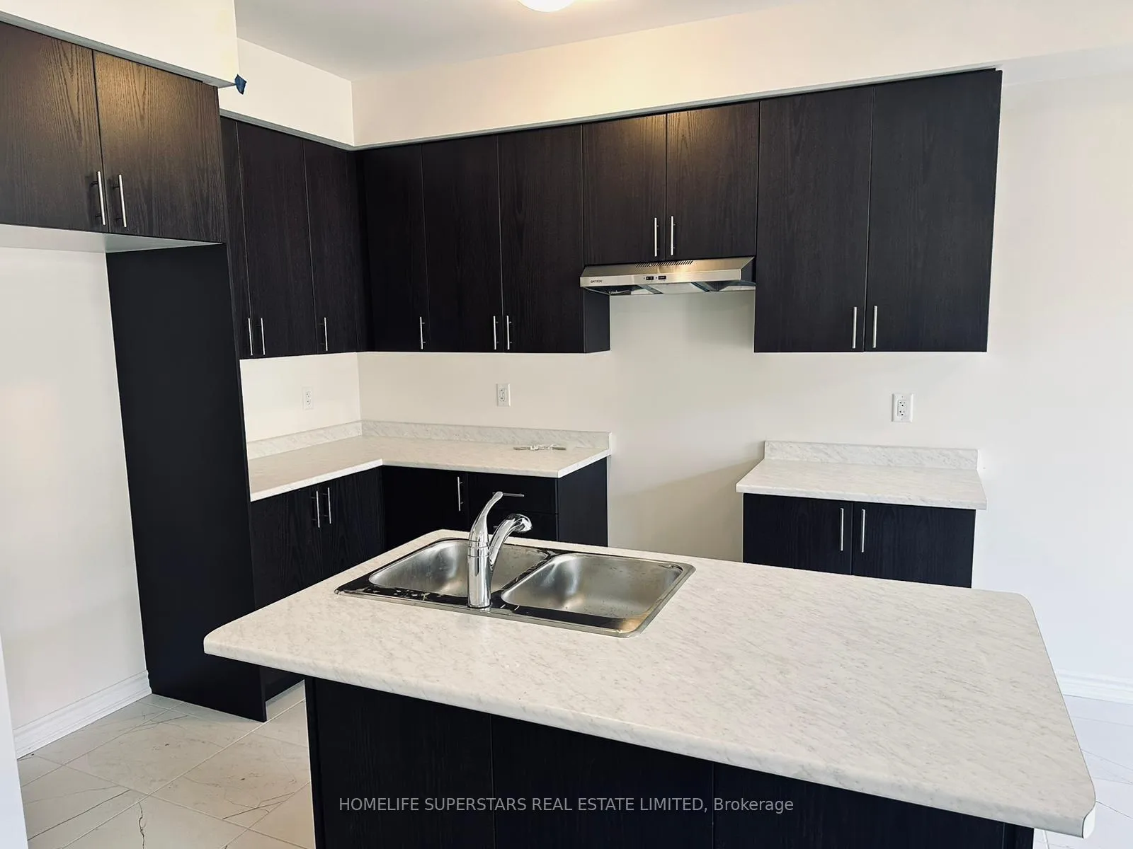 Photo 4 of 18 Prudhoe Terrace, Barrie, Rural Barrie Southeast — HOMEH