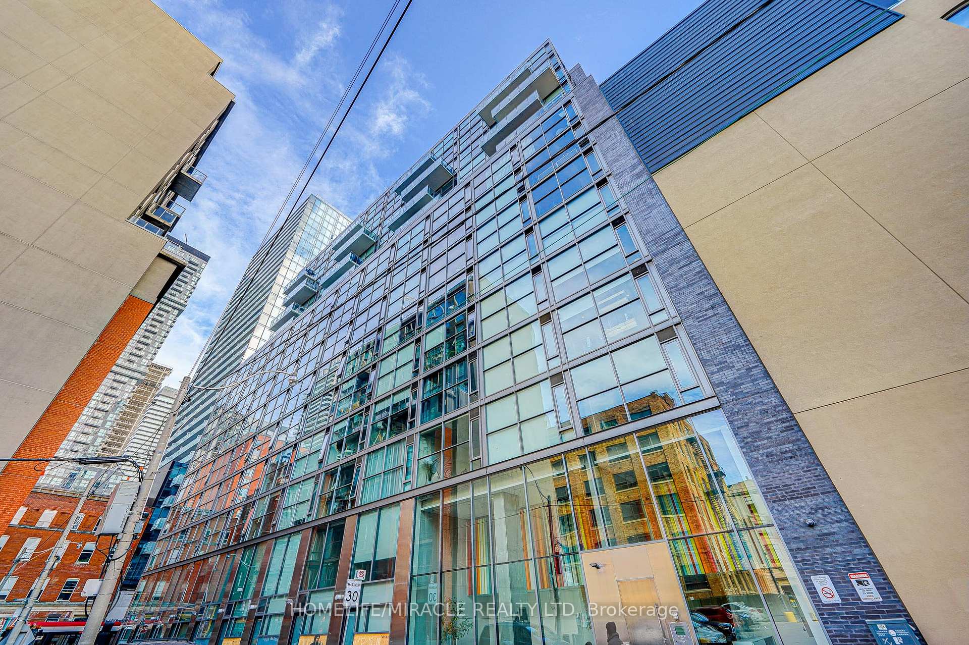 Front of Unit 701, 25 Oxley Street