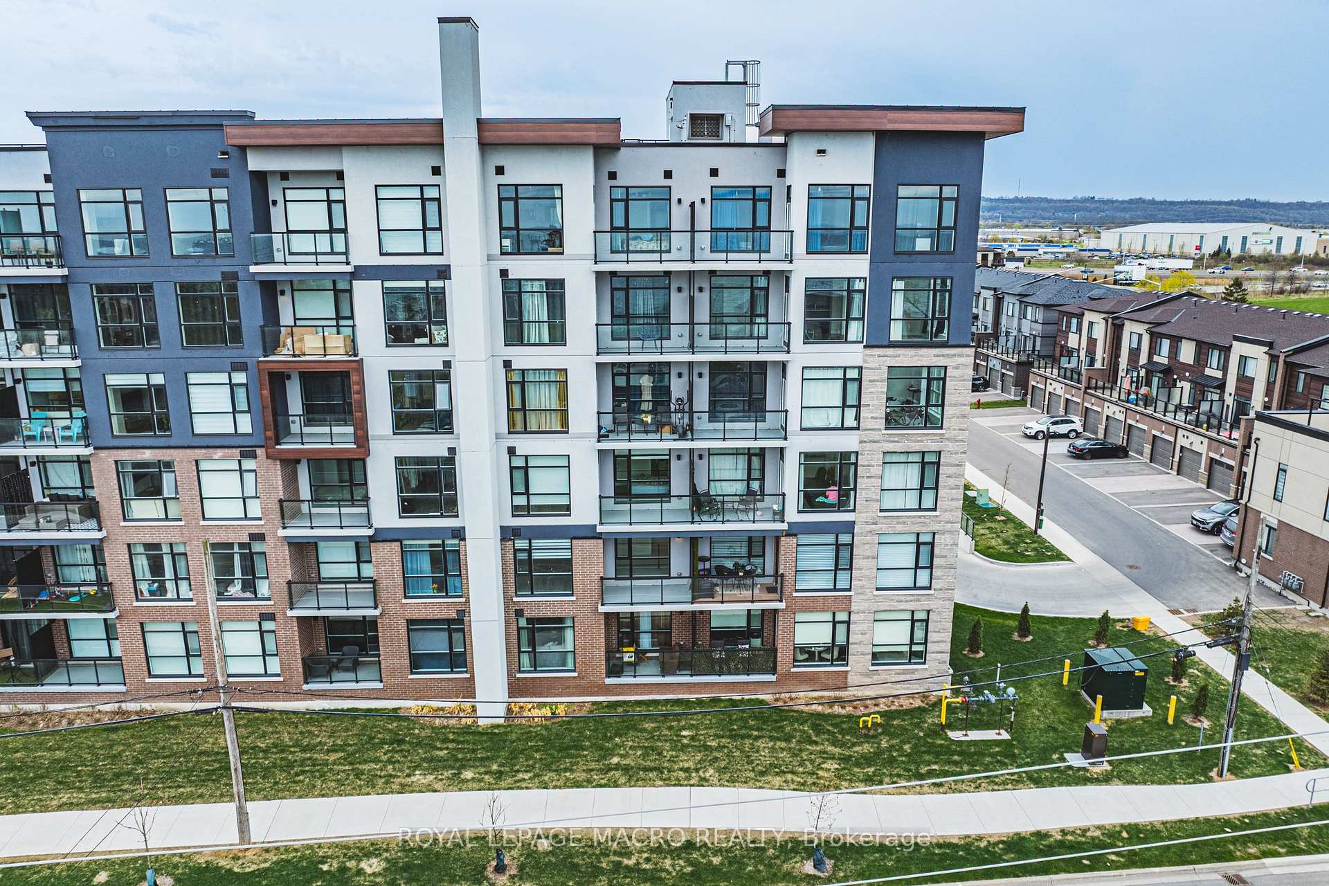 Photo 3 of Unit #210, 600 North Service Road, Hamilton, Lakeshore — HOMEH