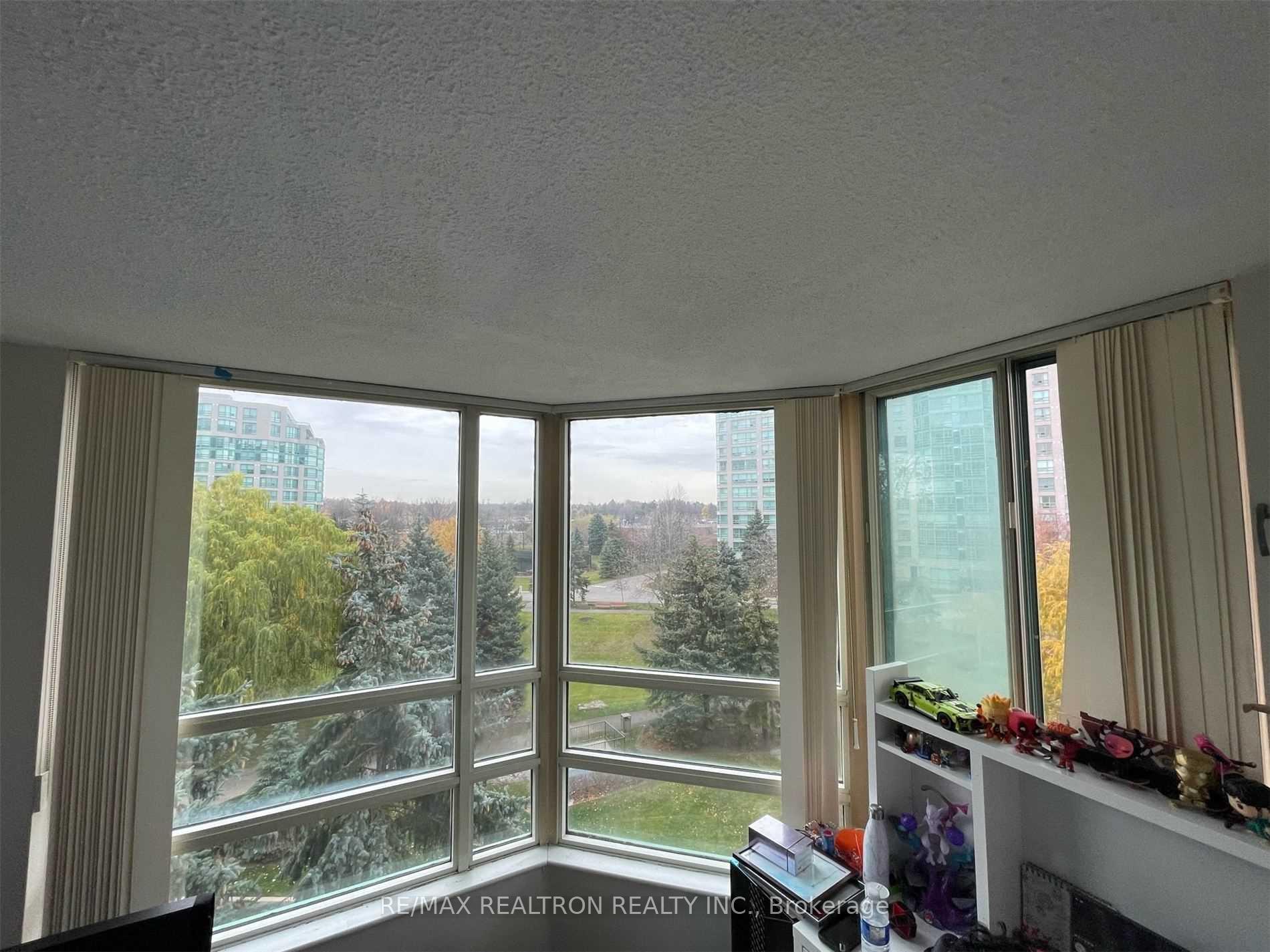Front of Unit 512, 7805 Bayview Avenue
