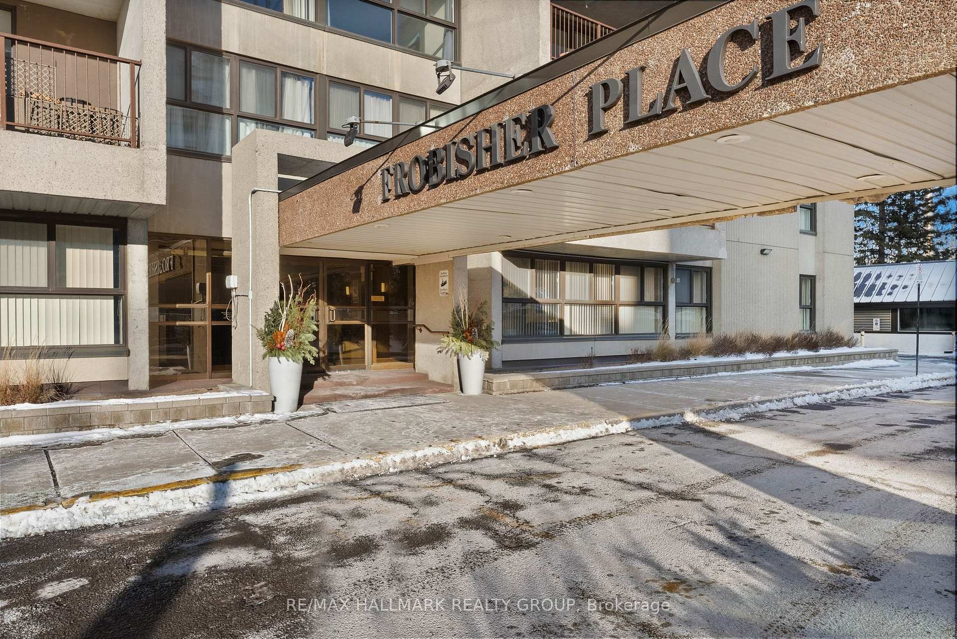 Photo 4 of Unit 2008, 1785 Frobisher Lane, Ottawa, Riverview Park — HOMEH